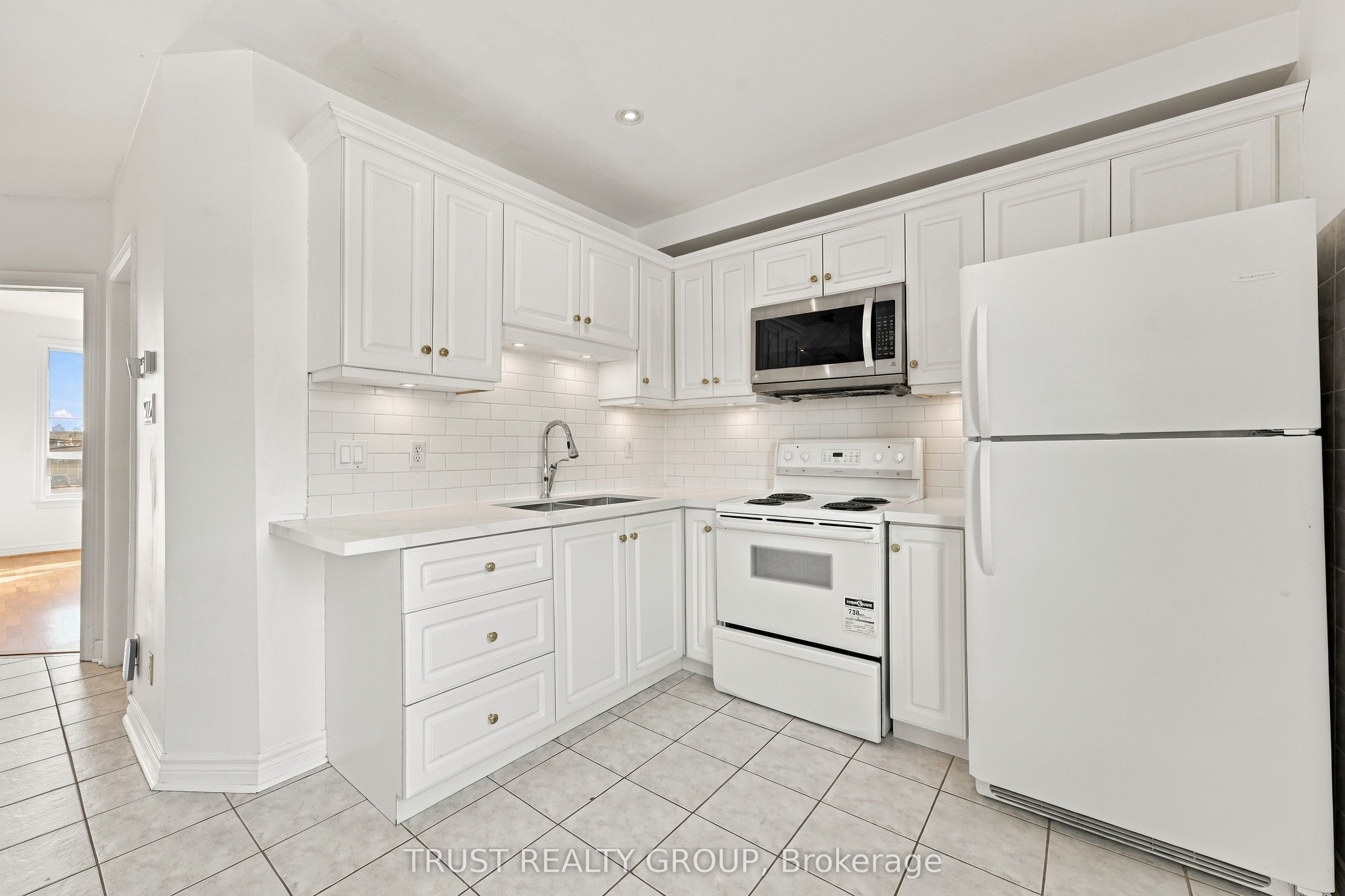 2279 Dundas Street W 2nd & 3rd Floor Property Photo 6