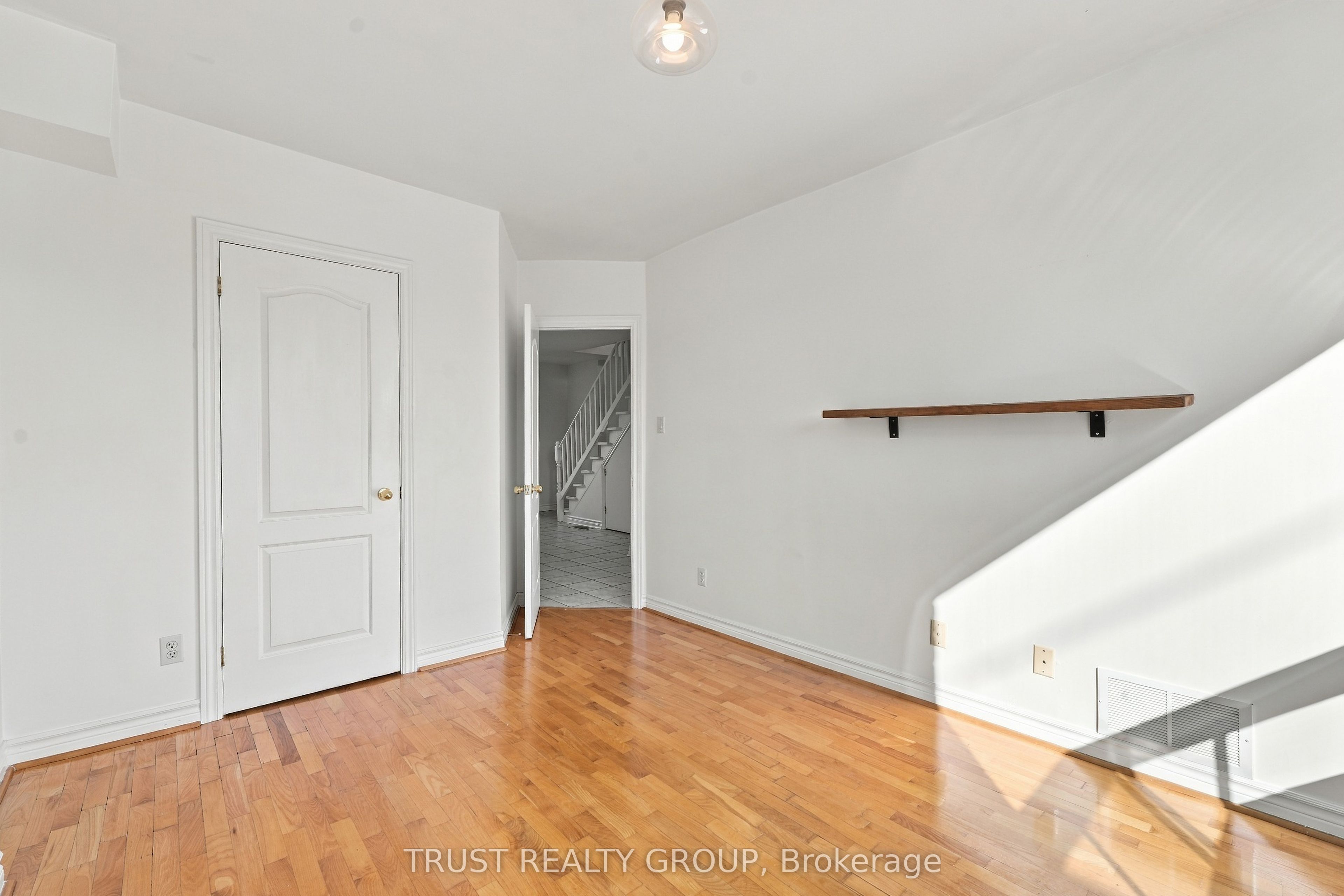 2279 Dundas Street W 2nd & 3rd Floor Property Photo 11