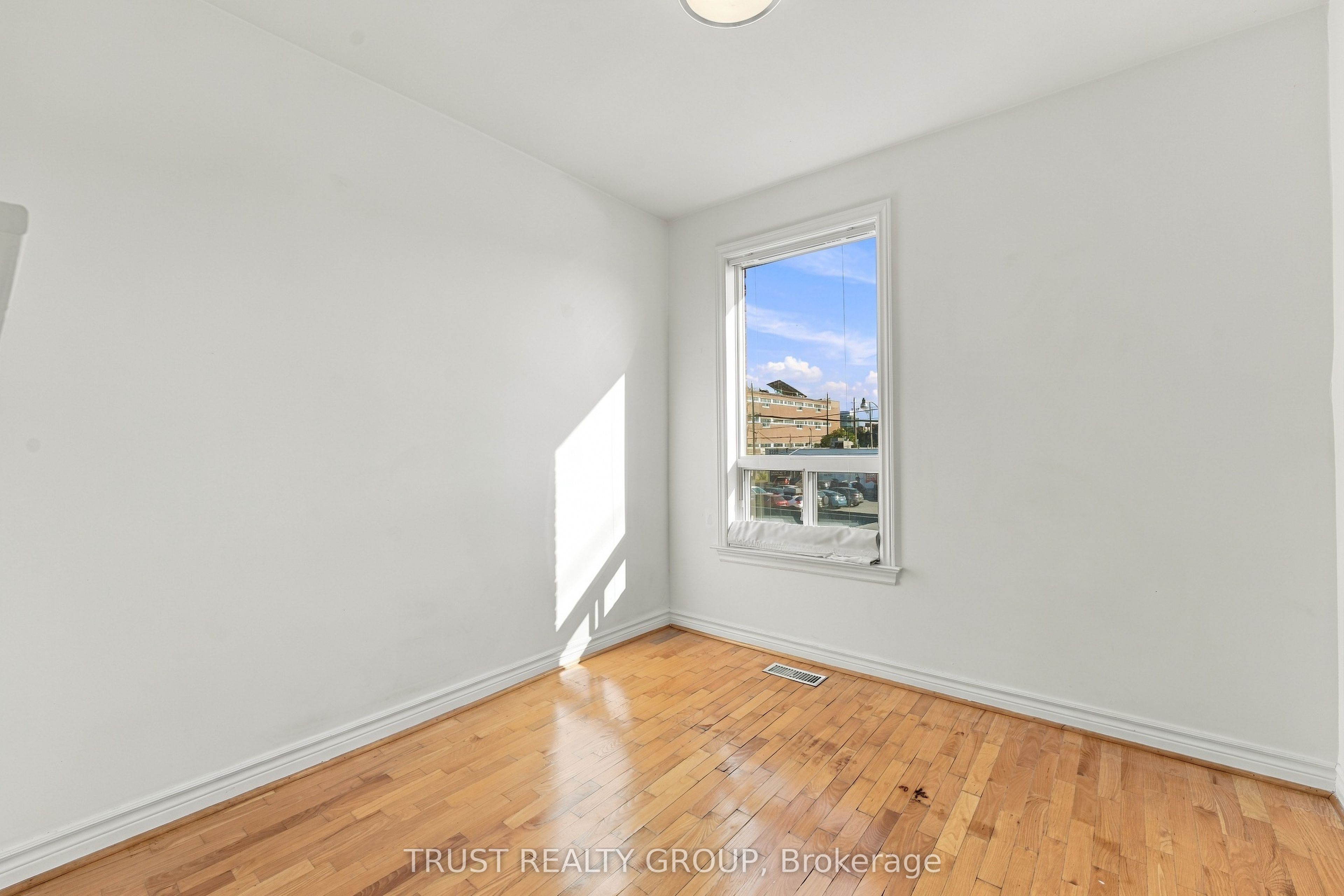 2279 Dundas Street W 2nd & 3rd Floor Property Photo 13