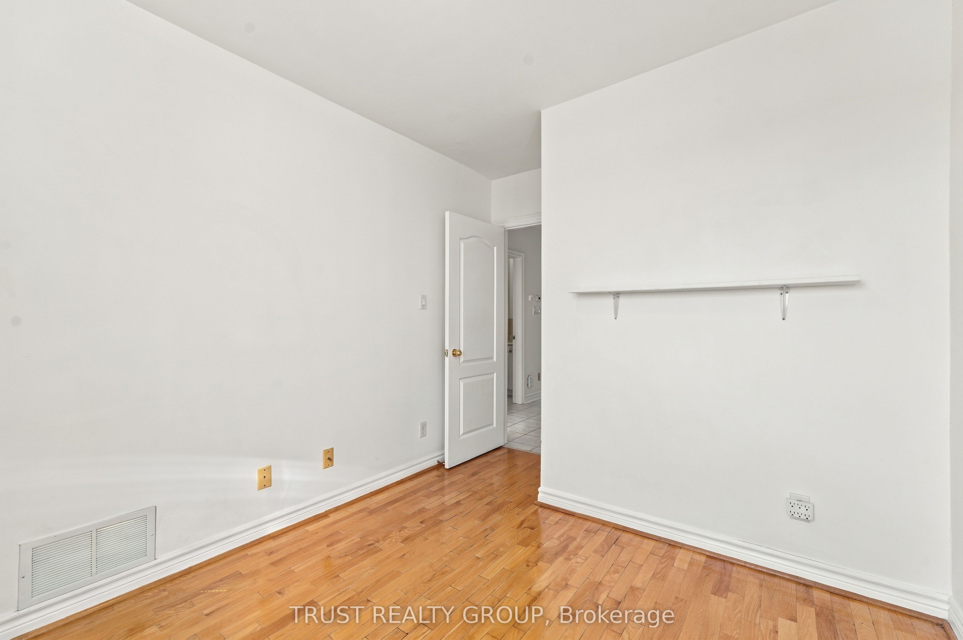 2279 Dundas Street W 2nd & 3rd Floor Property Photo 14