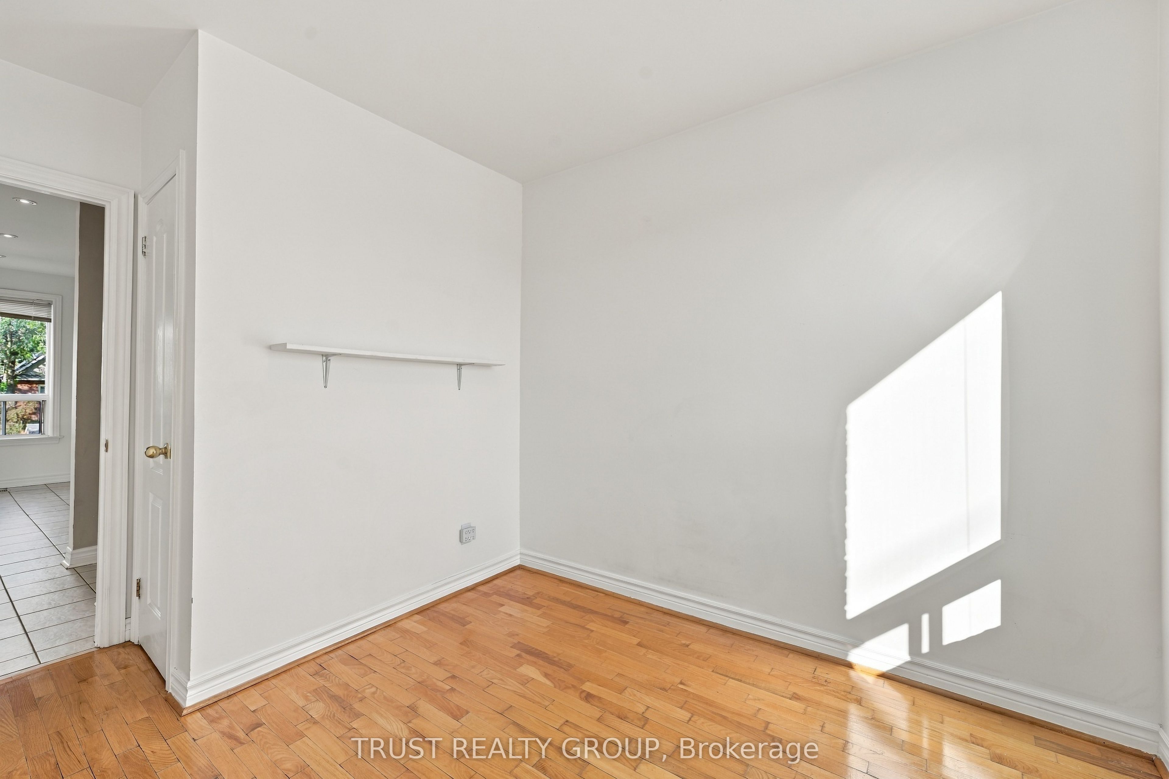 2279 Dundas Street W 2nd & 3rd Floor Property Photo 15