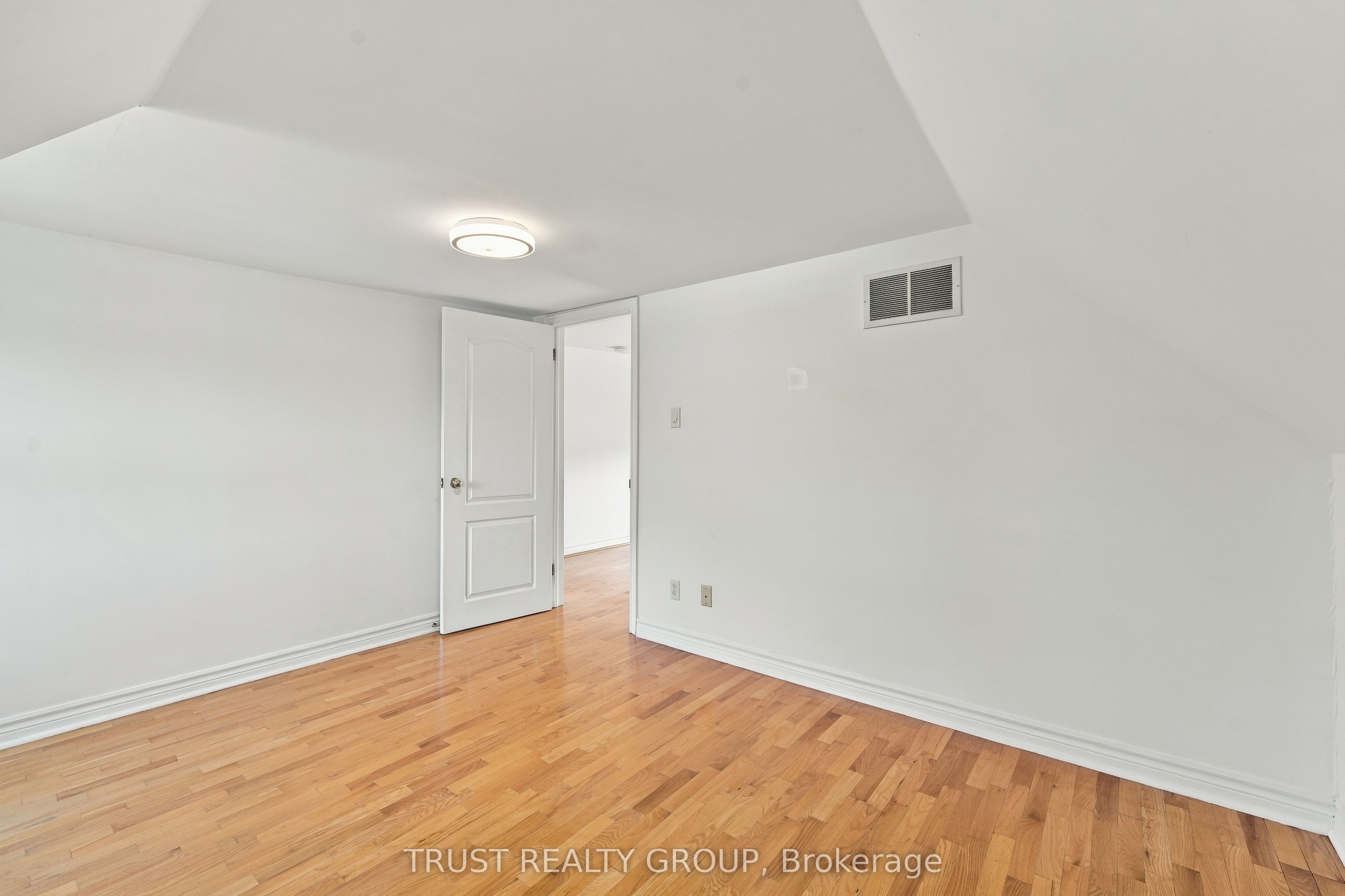 2279 Dundas Street W 2nd & 3rd Floor Property Photo 22