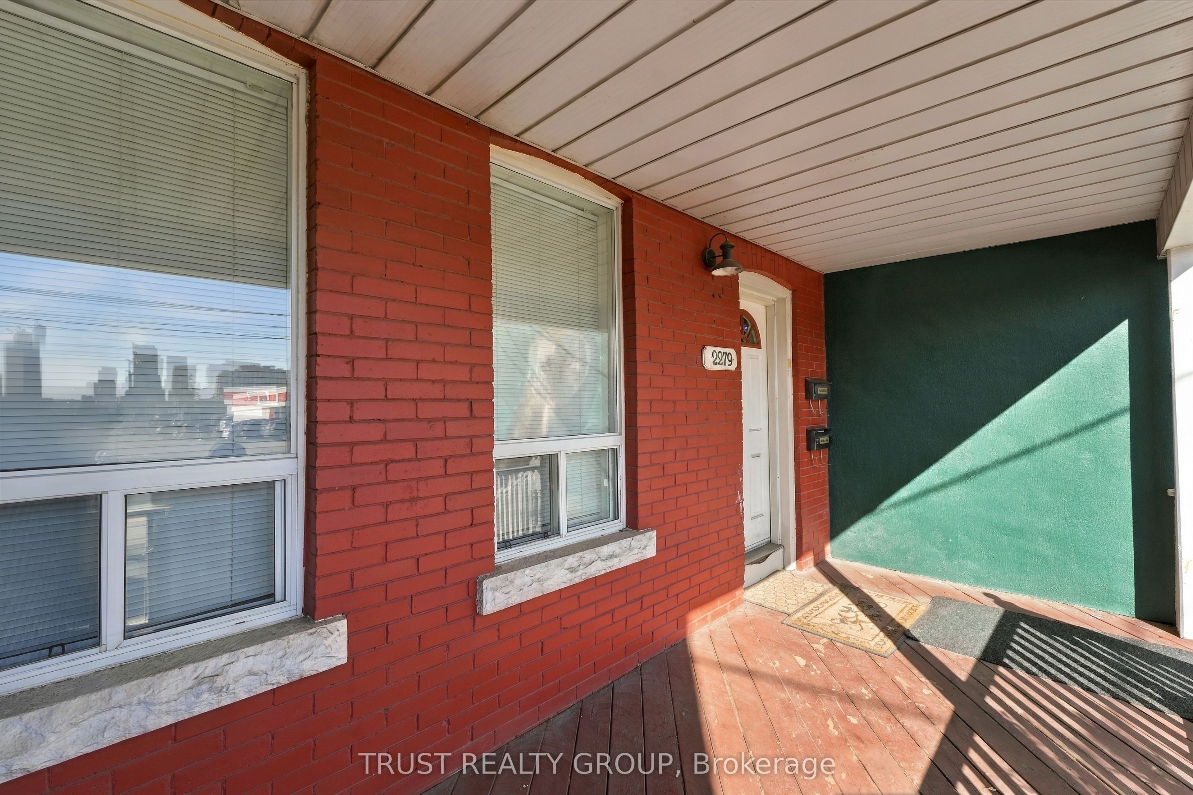 2279 Dundas Street W Main & Basement Property Photo 6