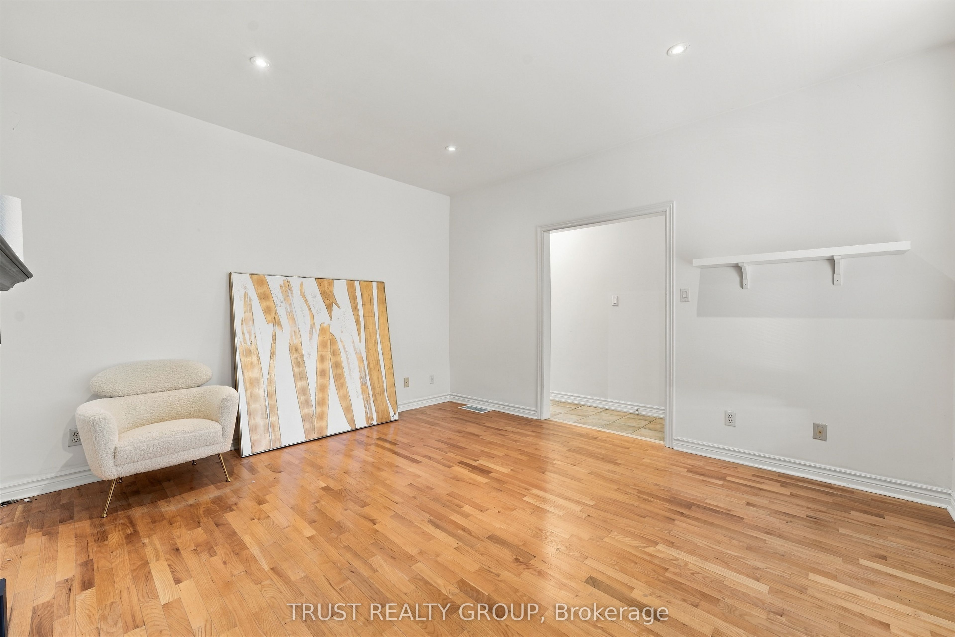 2279 Dundas Street W Main & Basement Property Photo 8