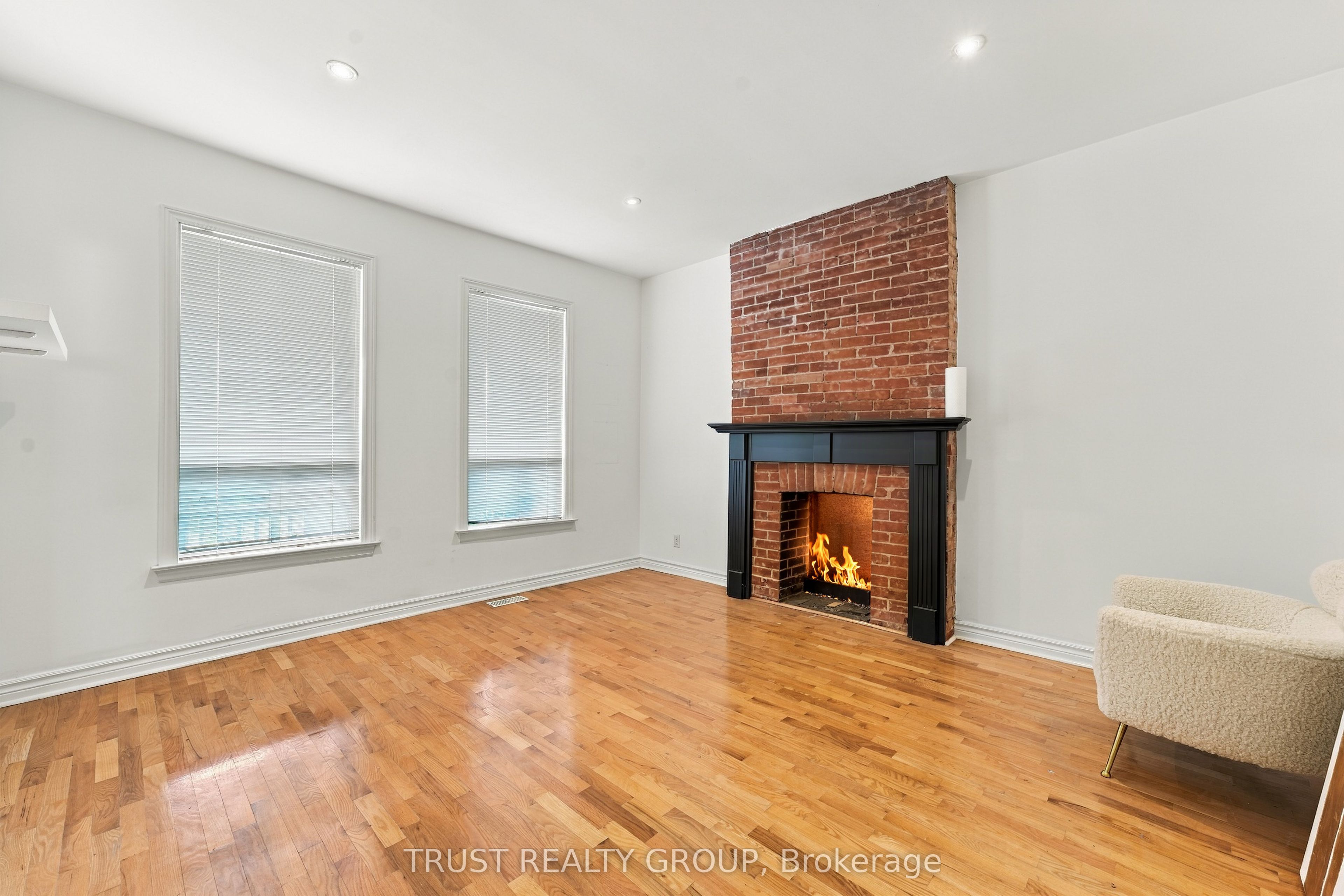 2279 Dundas Street W Main & Basement Property Photo 10