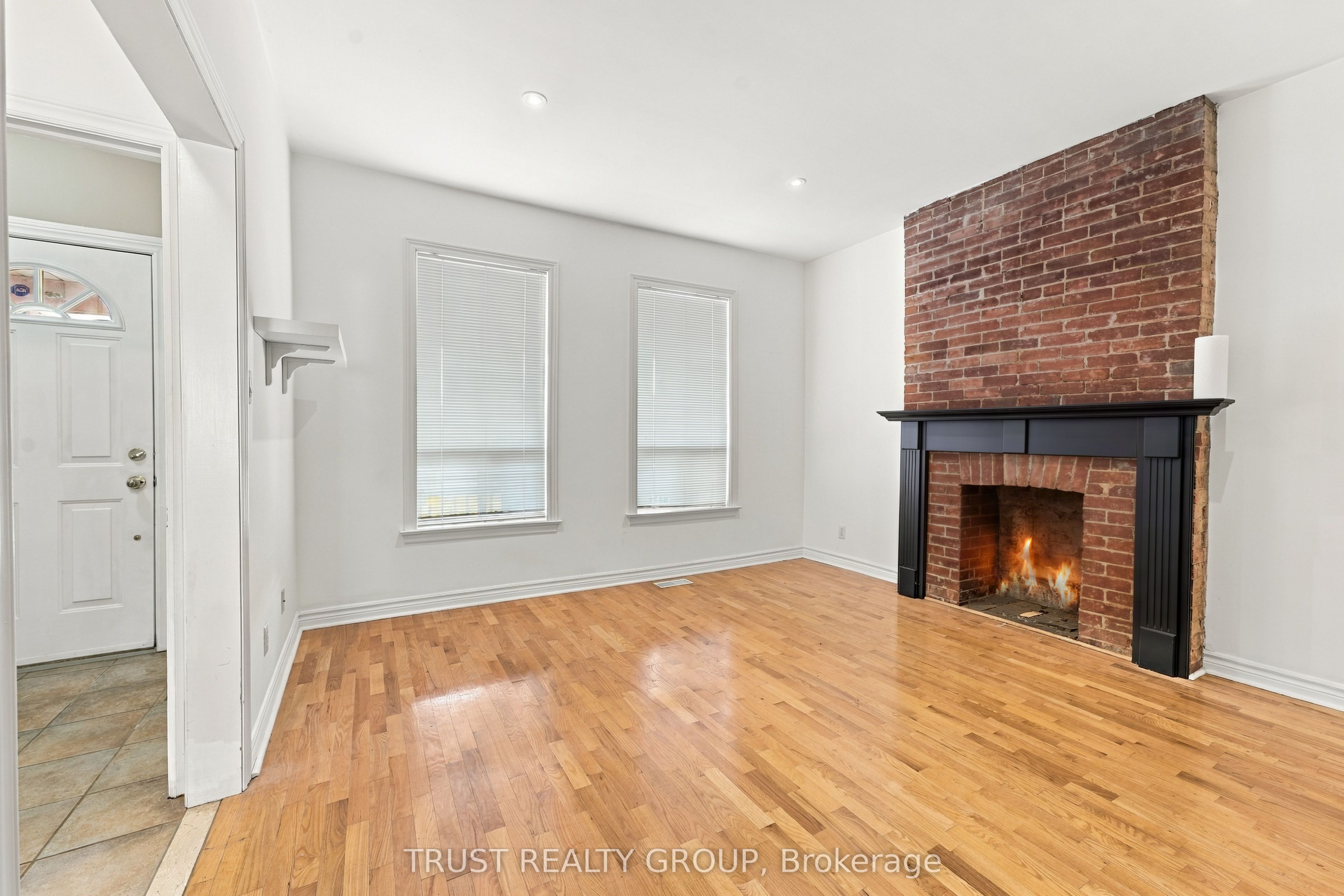2279 Dundas Street W Main & Basement Property Photo 11