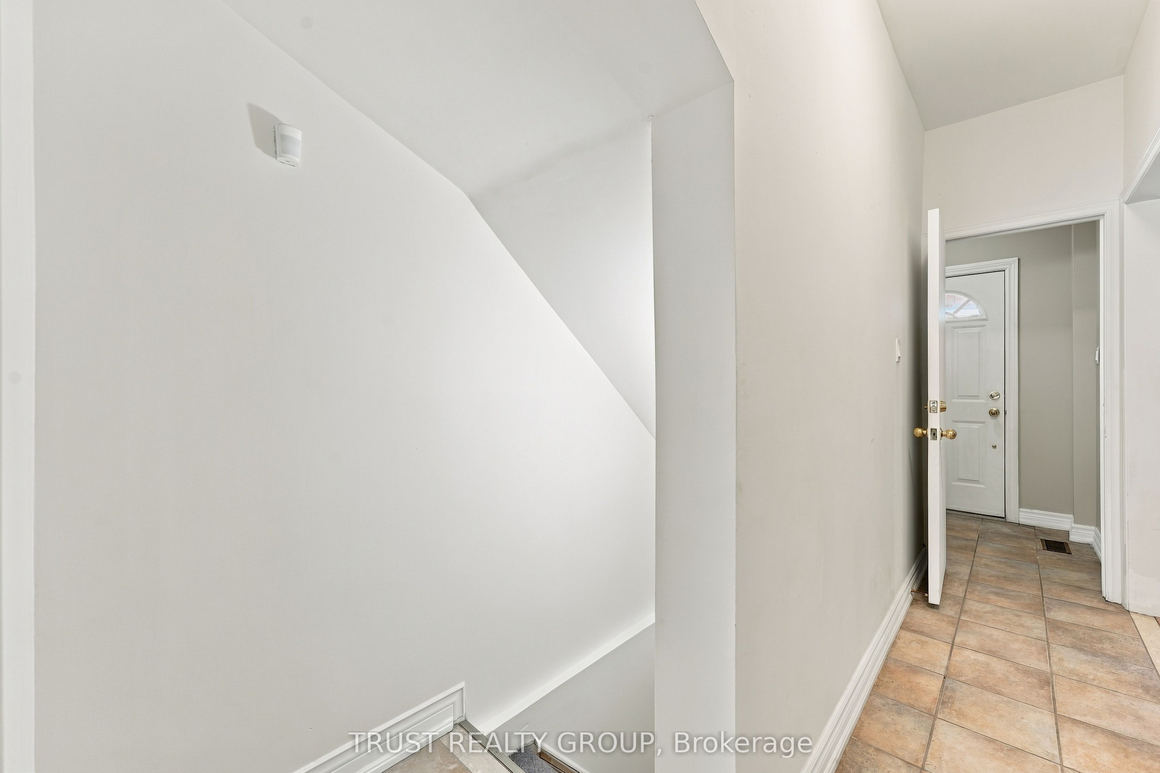 2279 Dundas Street W Main & Basement Property Photo 12