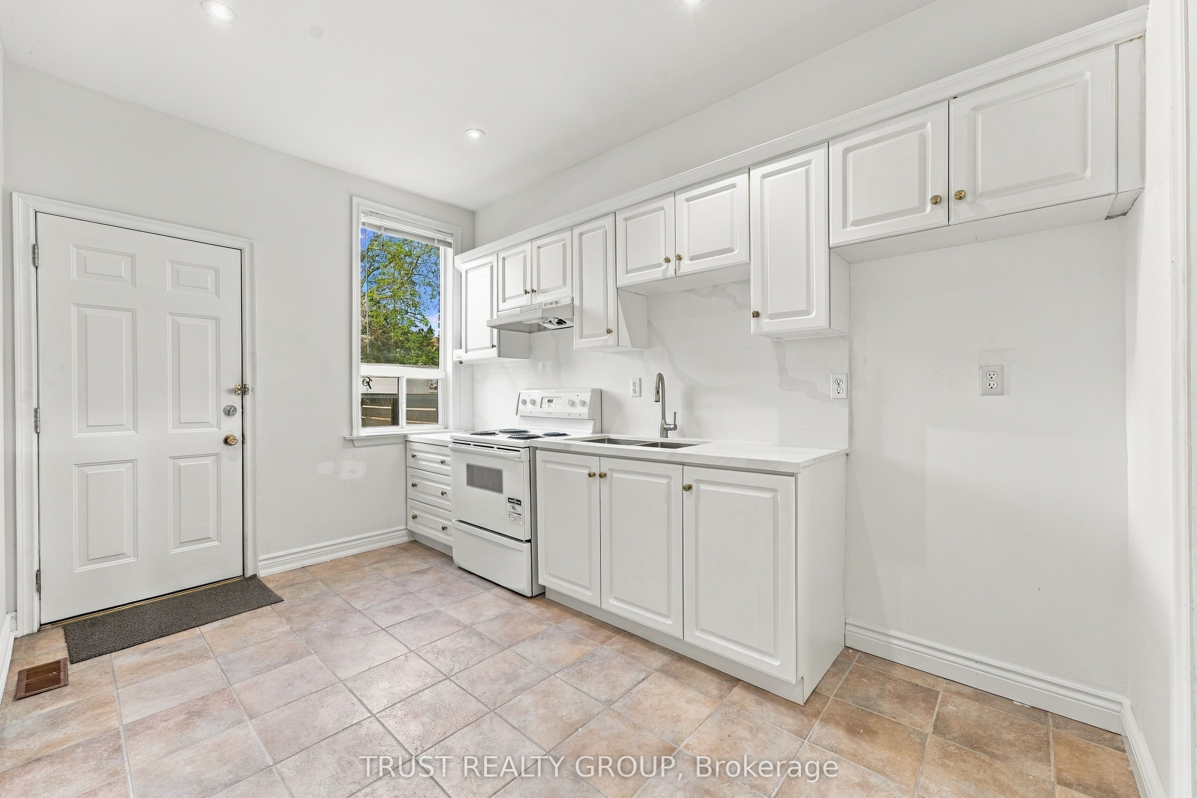 2279 Dundas Street W Main & Basement Property Photo 14
