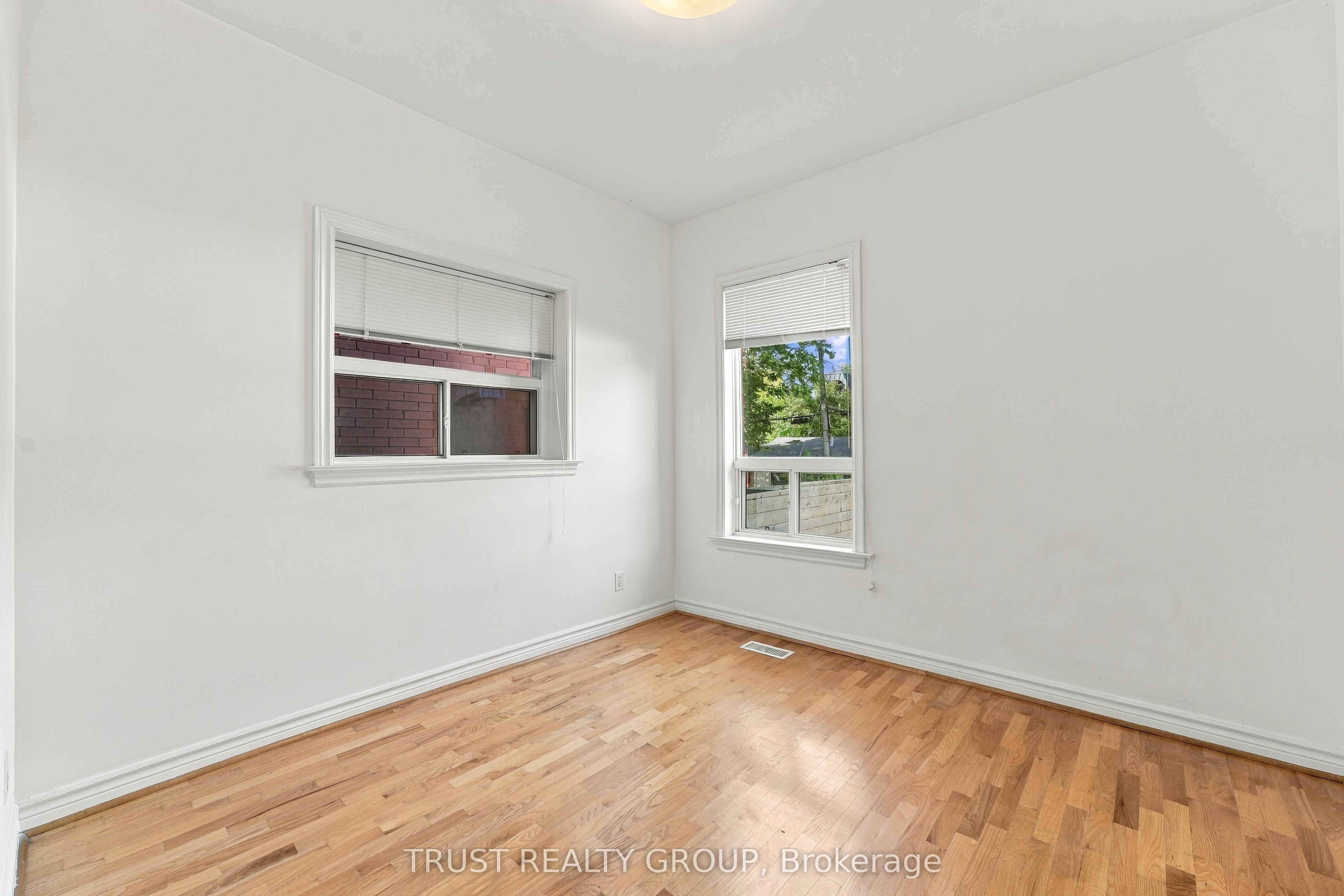 2279 Dundas Street W Main & Basement Property Photo 17