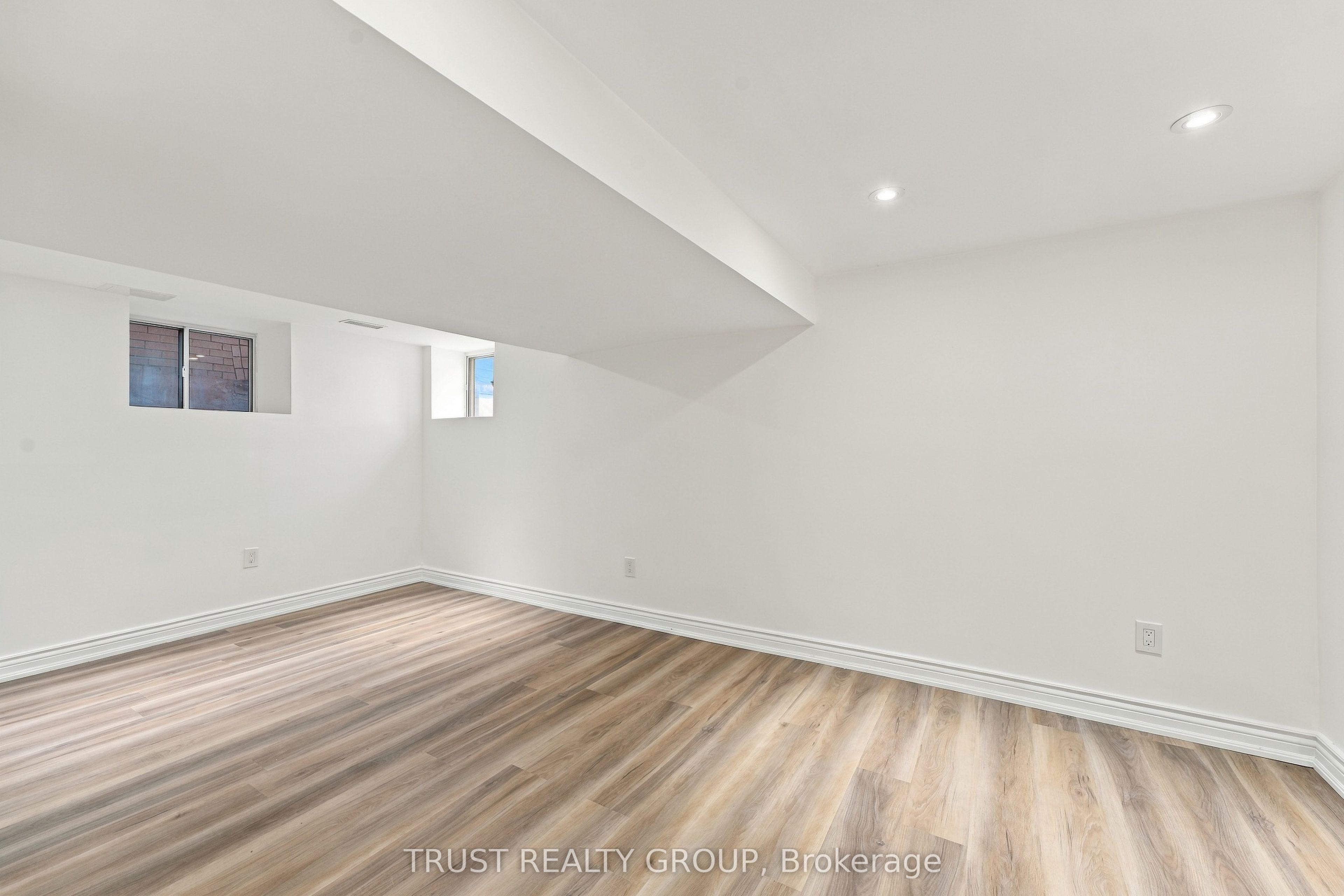 2279 Dundas Street W Main & Basement Property Photo 20