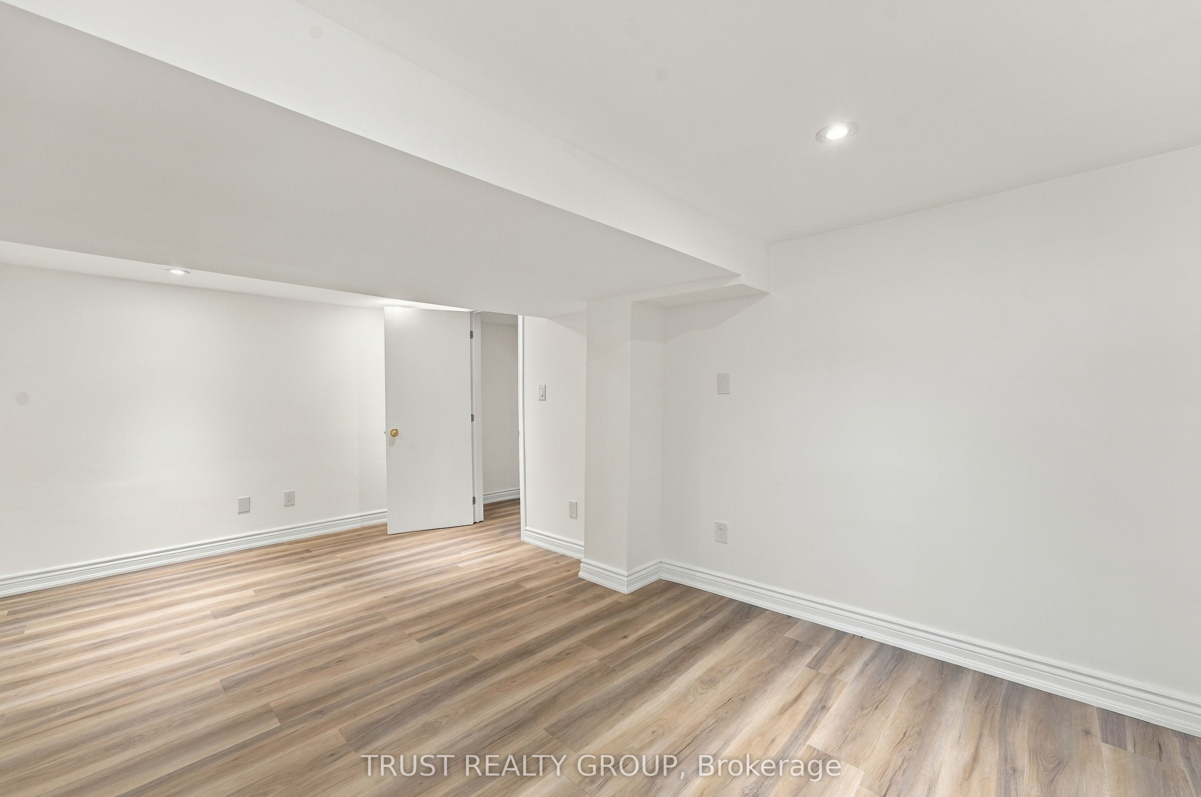 2279 Dundas Street W Main & Basement Property Photo 21