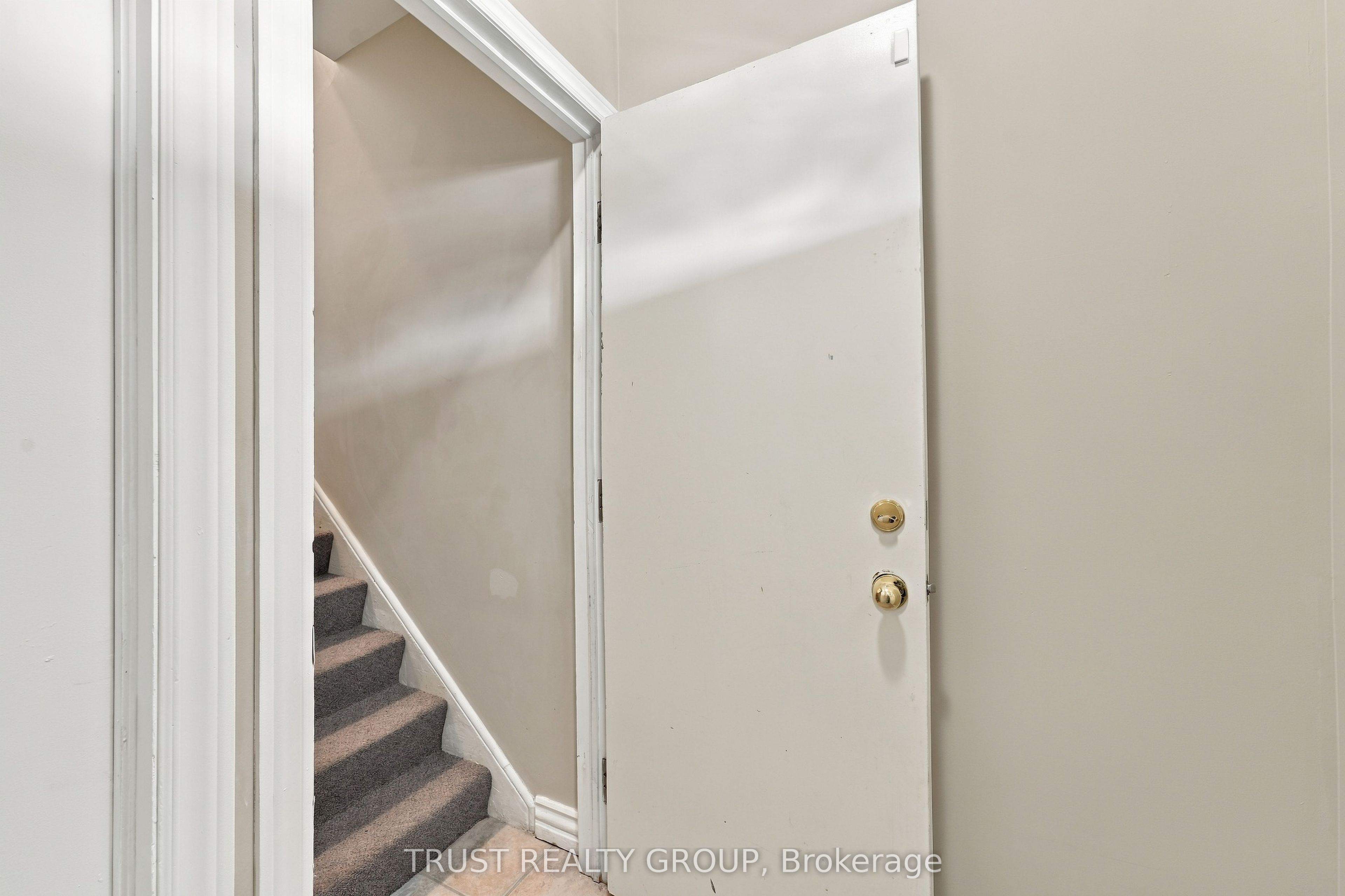 2279 Dundas Street W Main & Basement Property Photo 22
