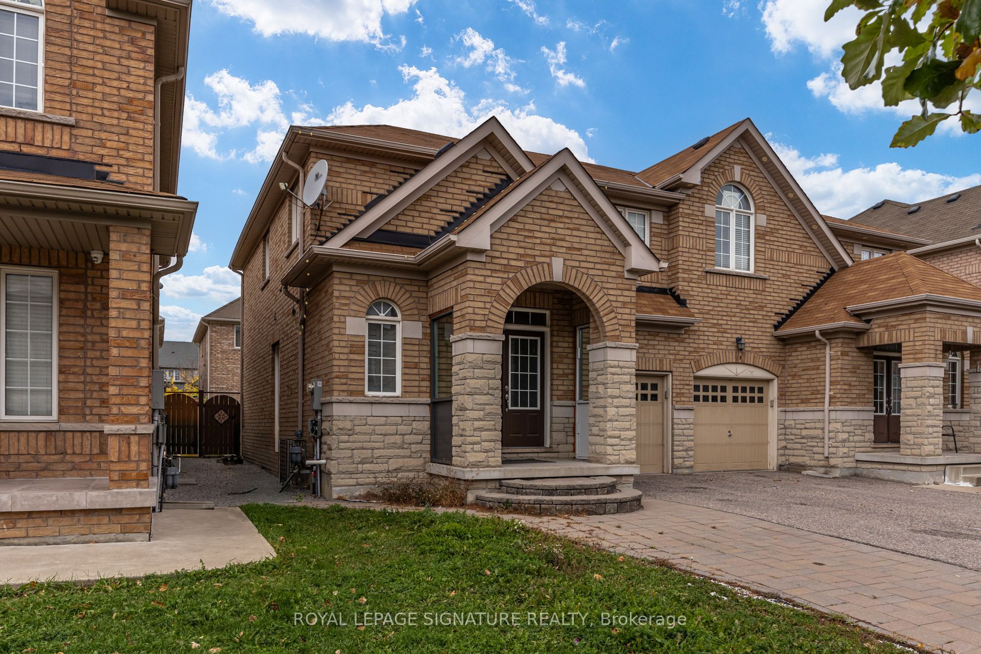 42 Daden Oaks Drive (upper) Property Photo 3