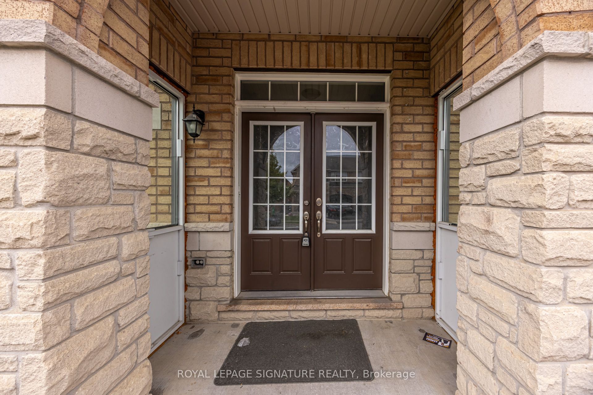 42 Daden Oaks Drive (upper) Property Photo 4