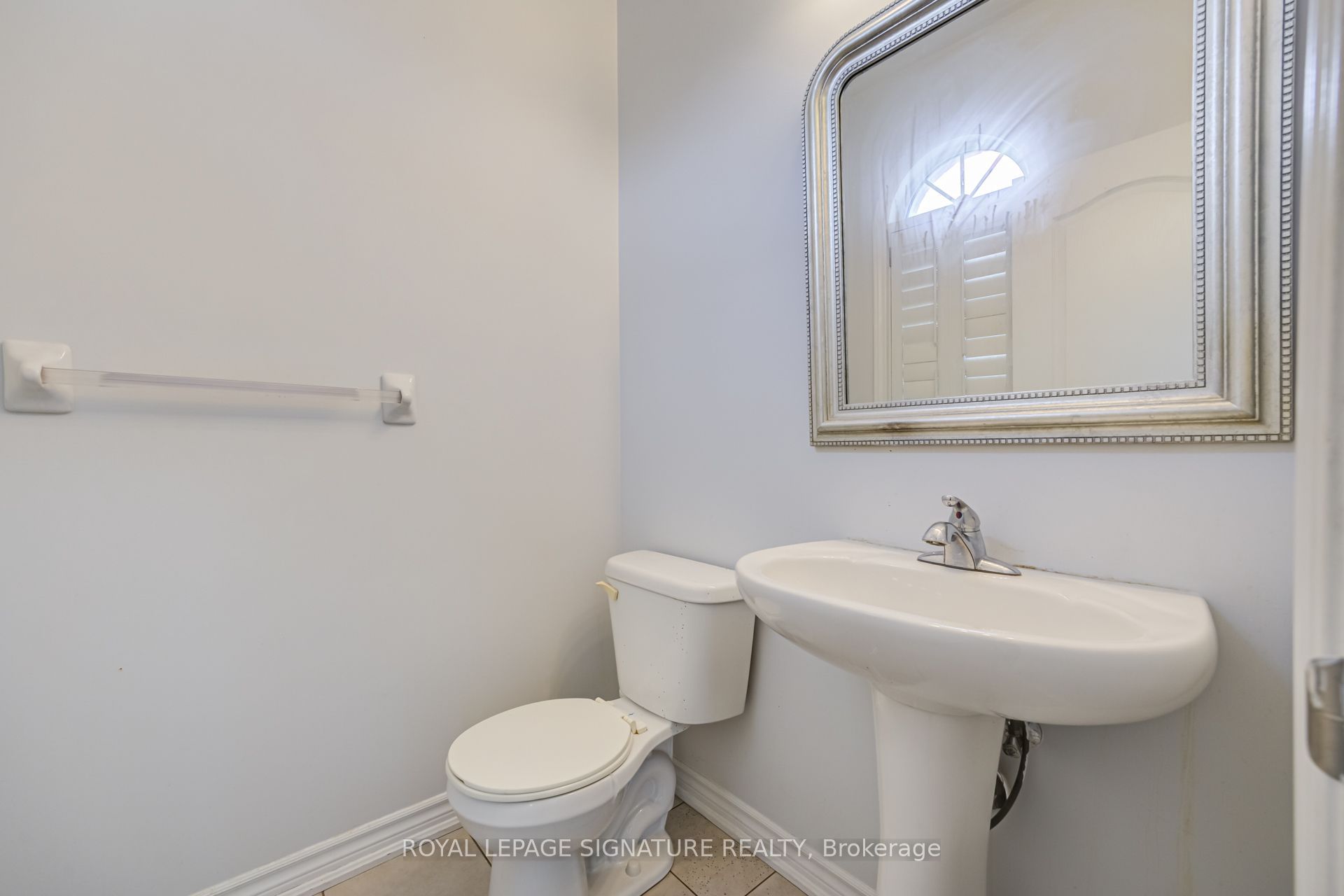 42 Daden Oaks Drive (upper) Property Photo 6