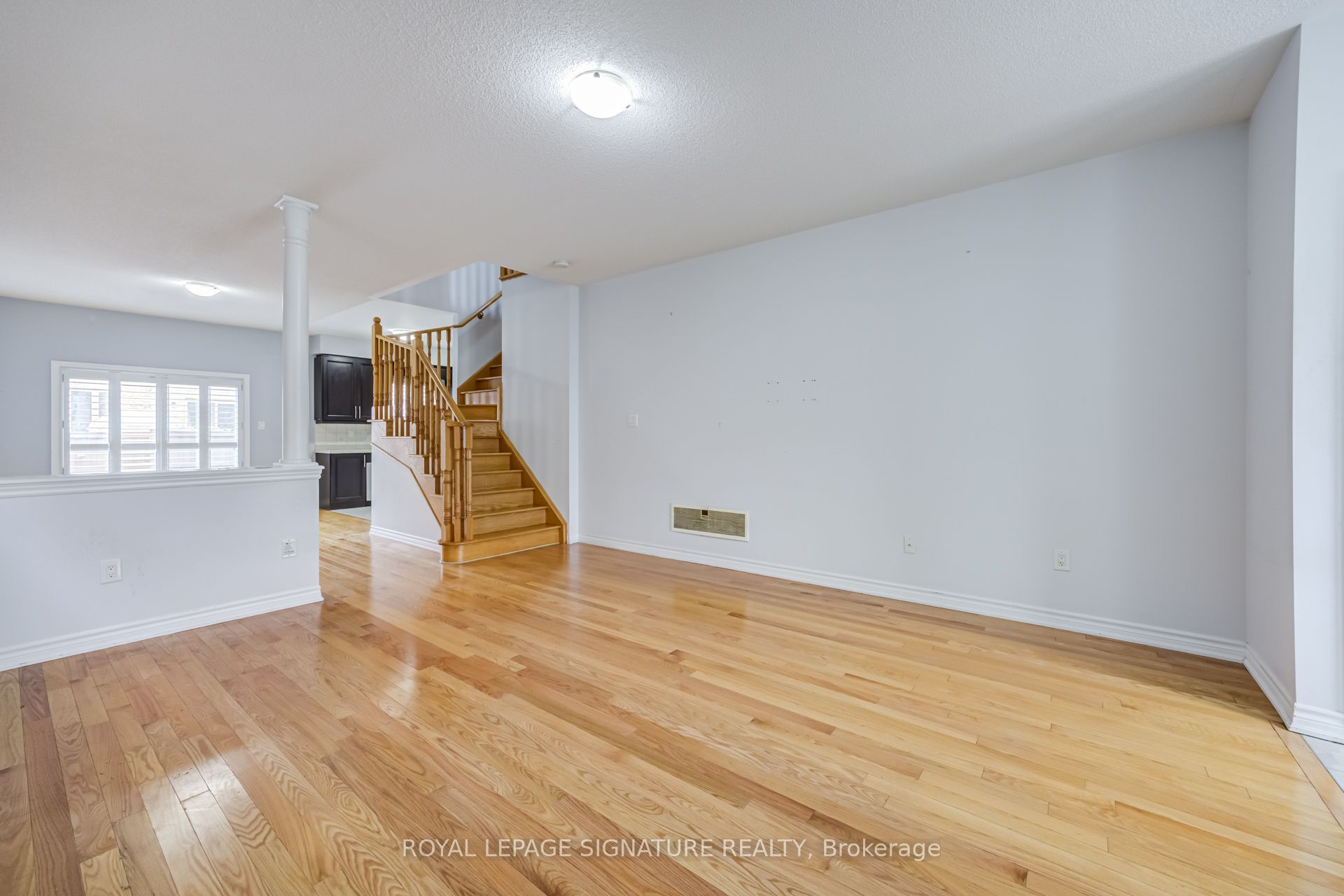 42 Daden Oaks Drive (upper) Property Photo 8