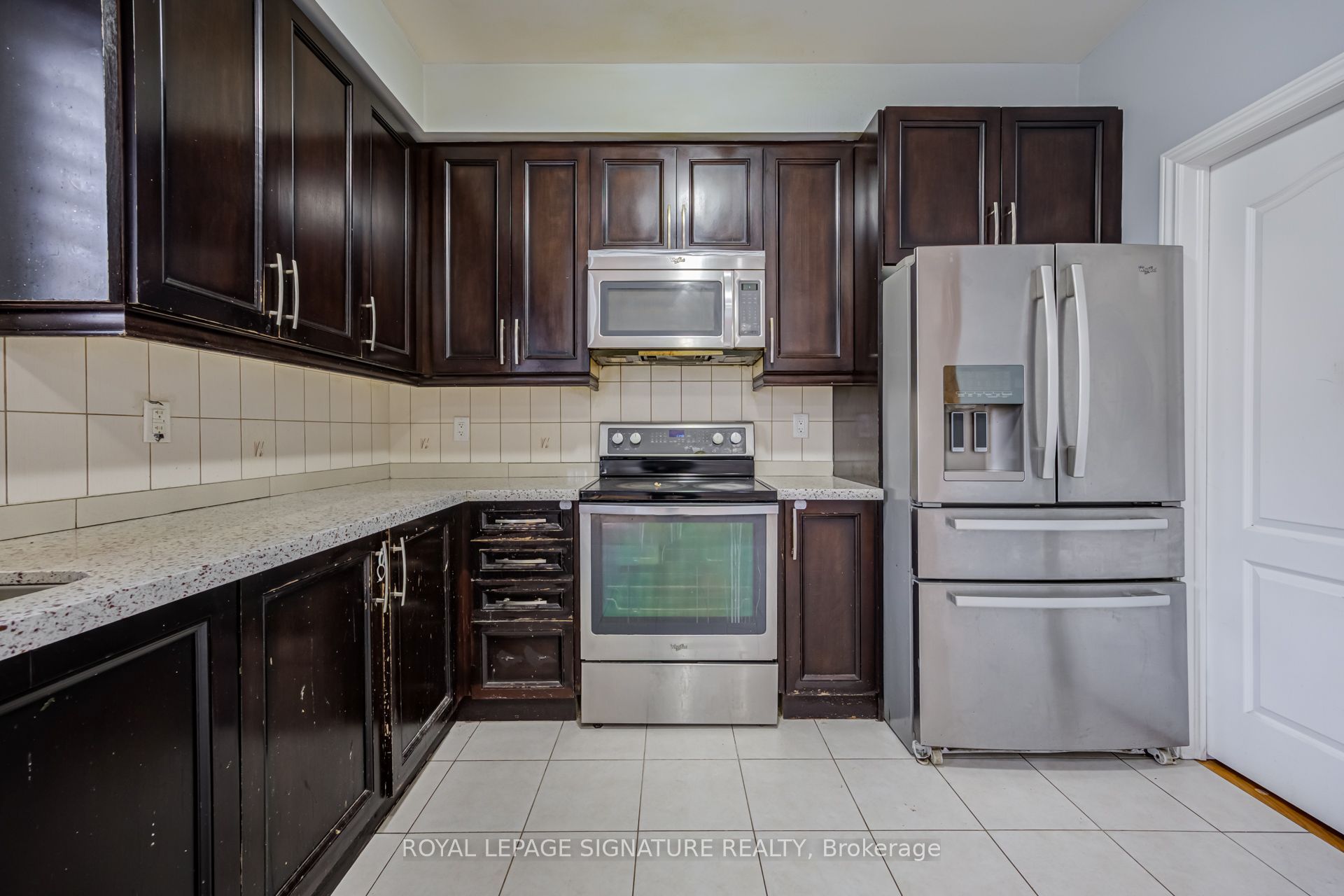 42 Daden Oaks Drive (upper) Property Photo 18