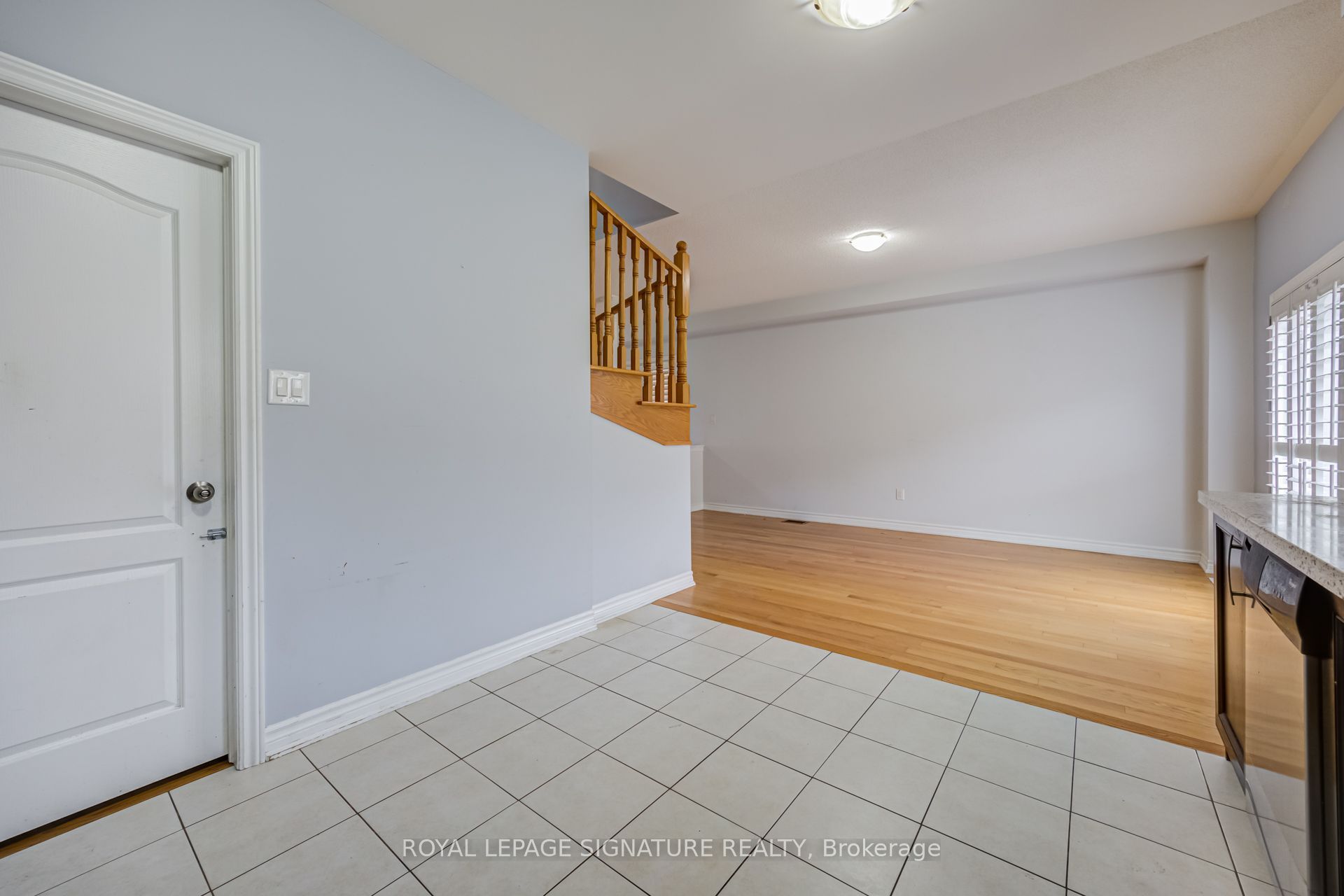 42 Daden Oaks Drive (upper) Property Photo 19