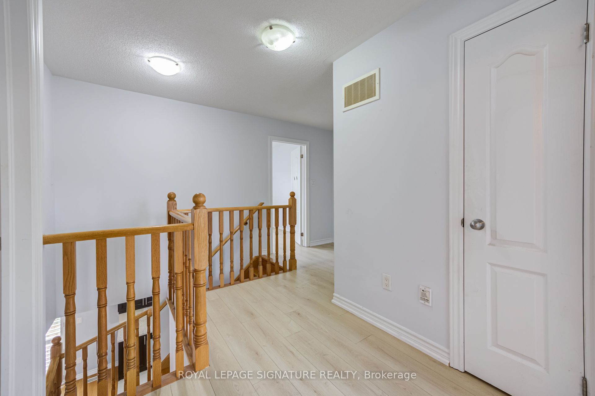 42 Daden Oaks Drive (upper) Property Photo 22