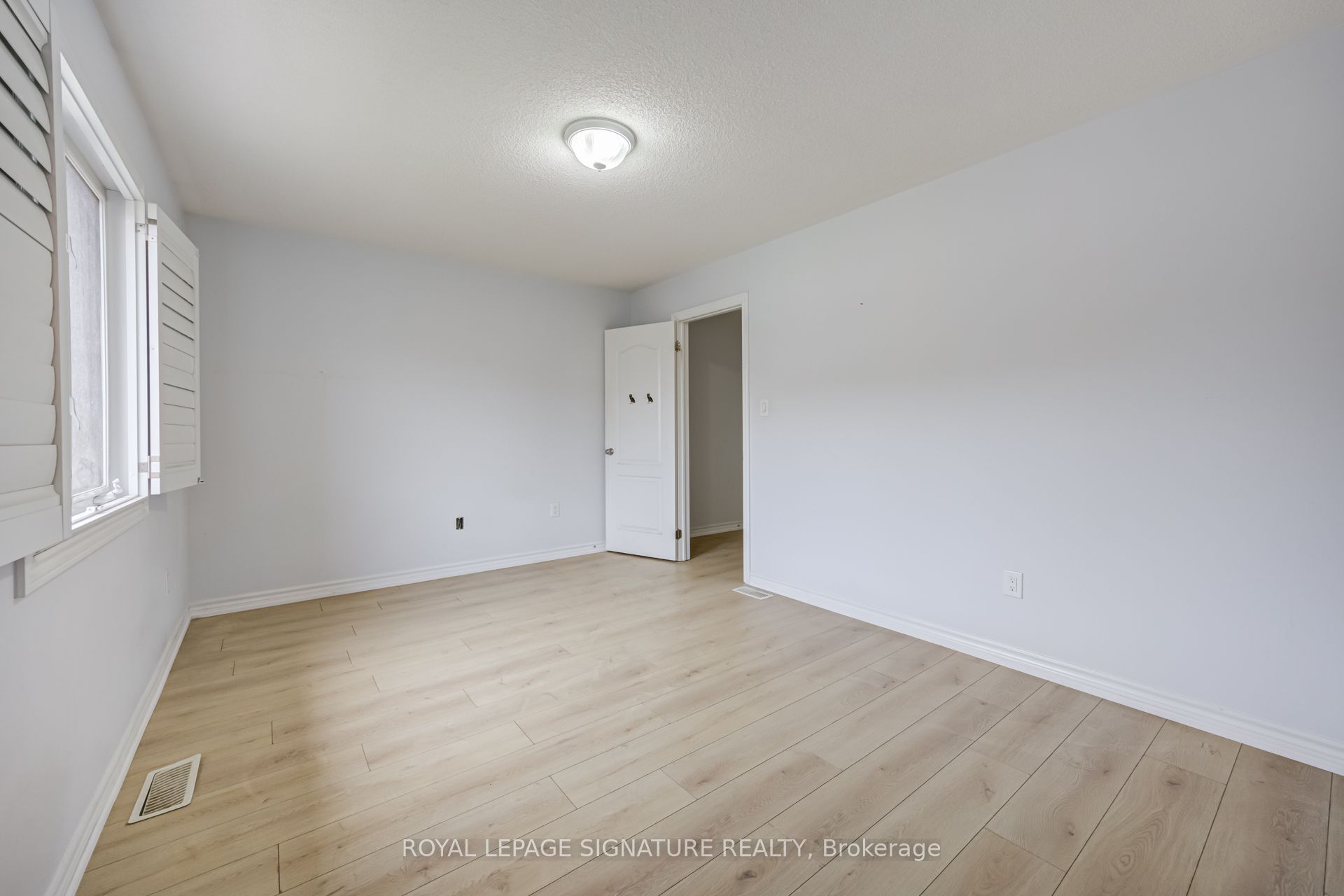 42 Daden Oaks Drive (upper) Property Photo 25