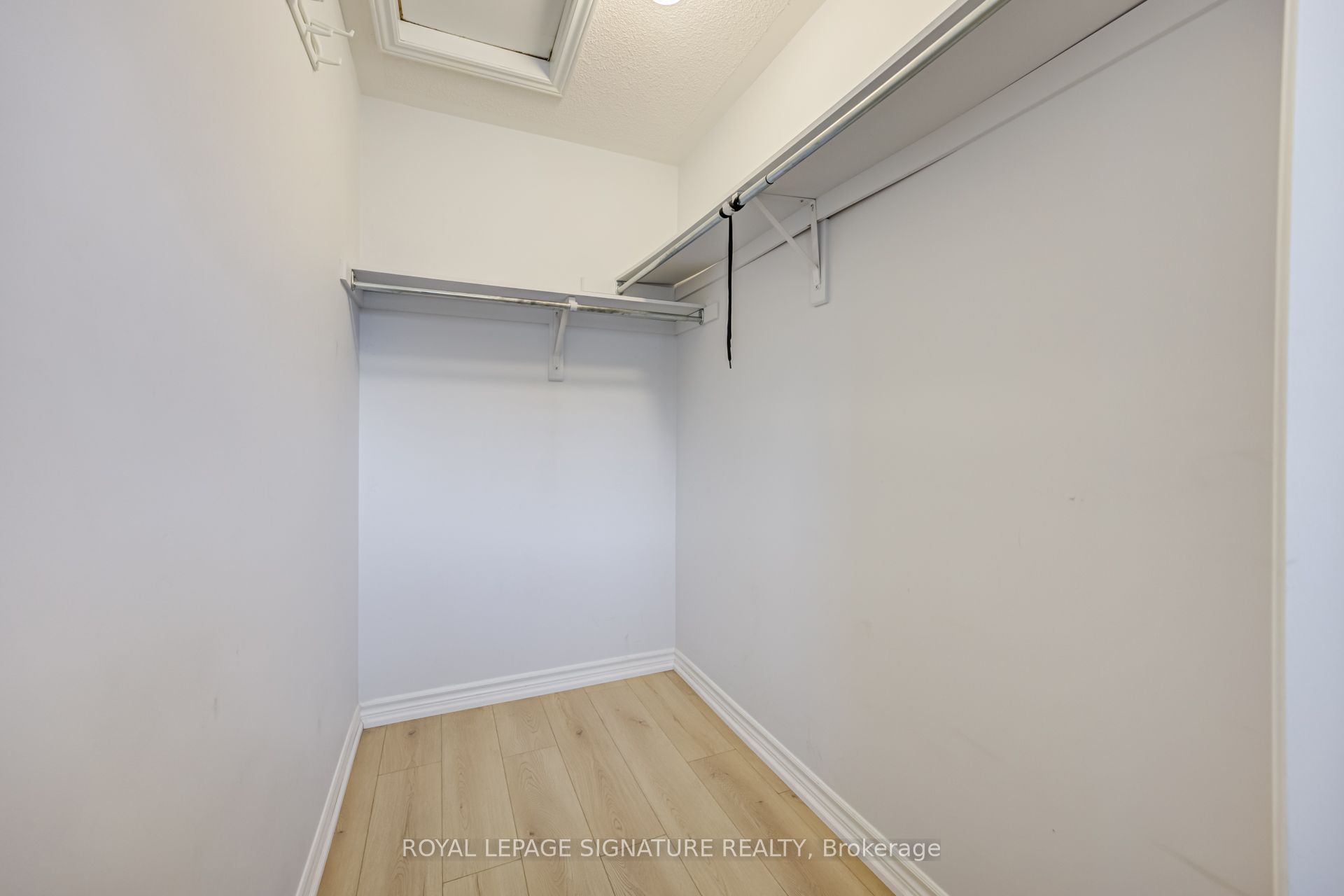 42 Daden Oaks Drive (upper) Property Photo 27