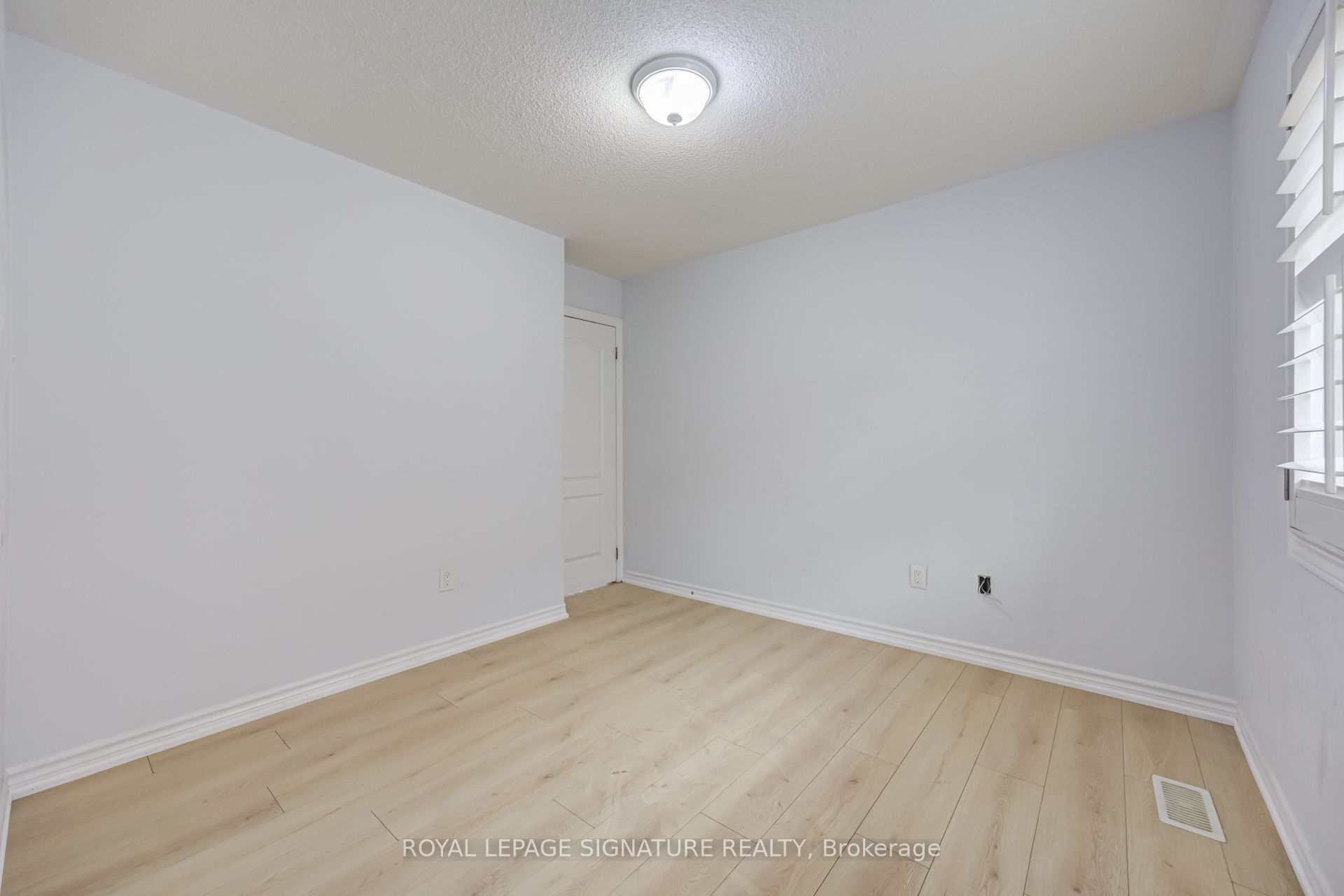 42 Daden Oaks Drive (upper) Property Photo 29