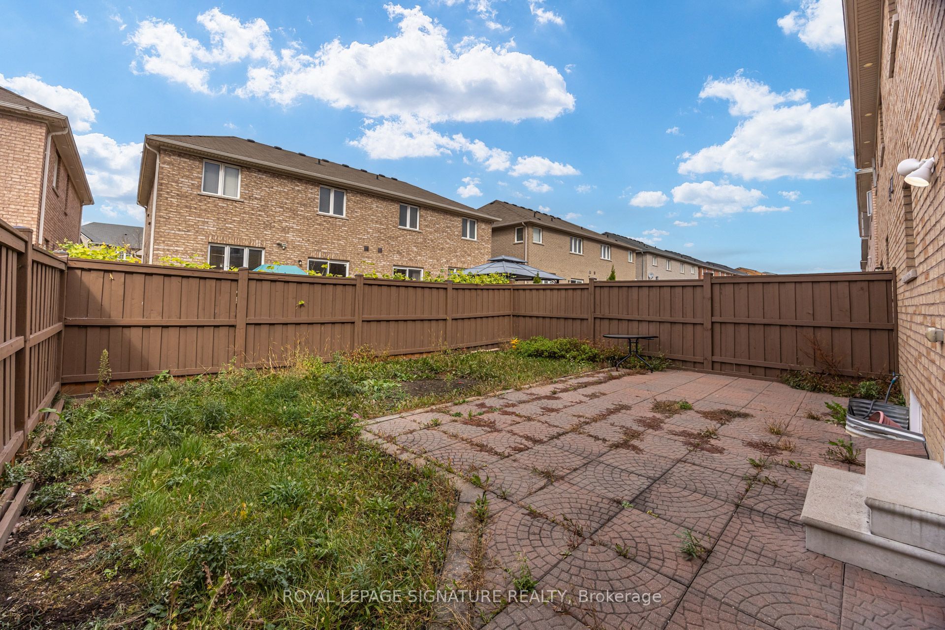 42 Daden Oaks Drive (upper) Property Photo 32