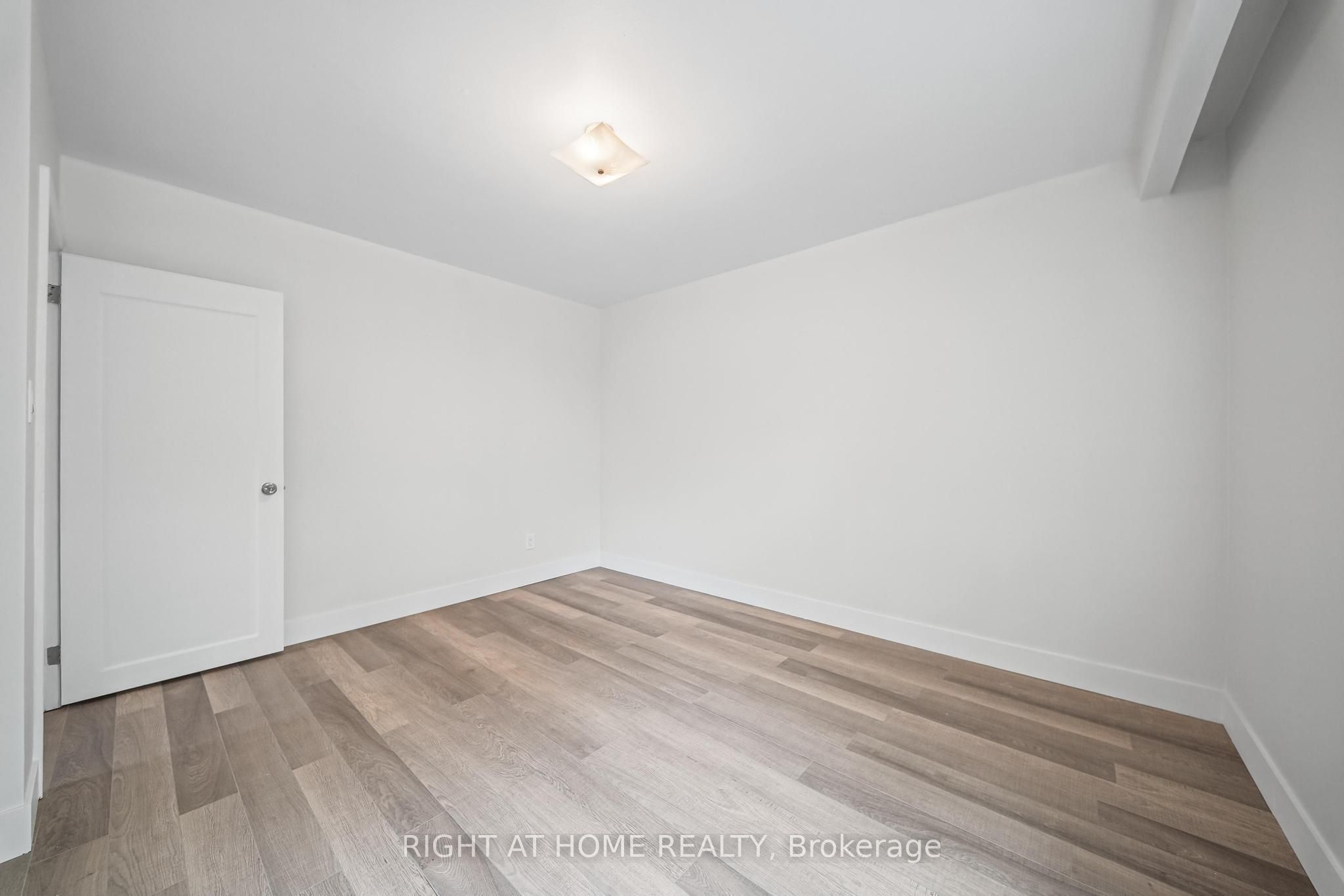 32 Vanevery Street 3 Property Photo 15