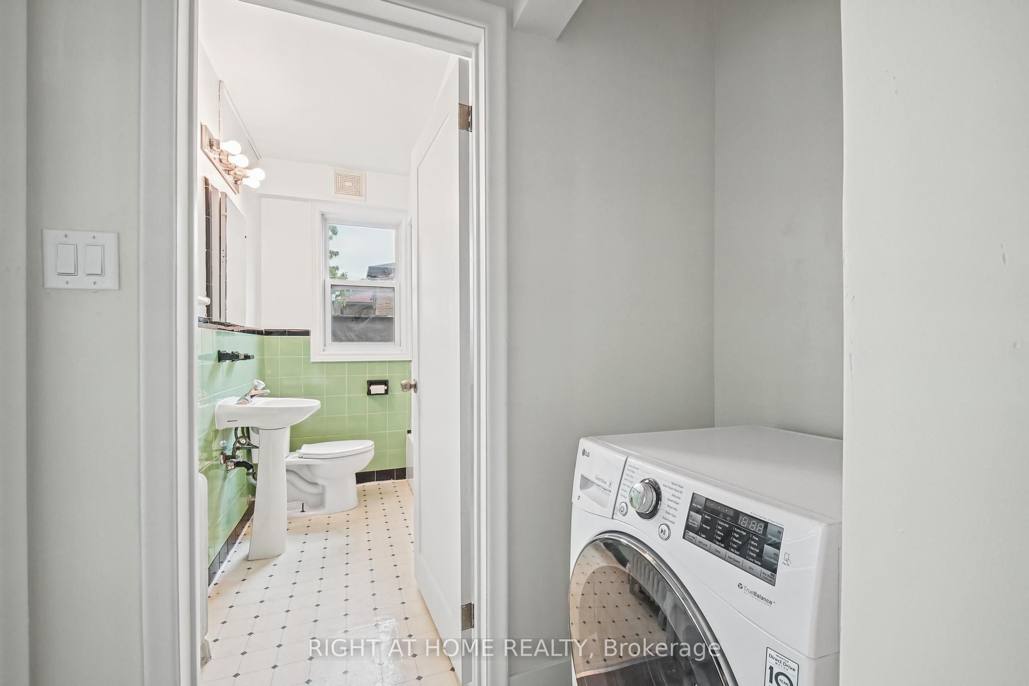 32 Vanevery Street 3 Property Photo 19
