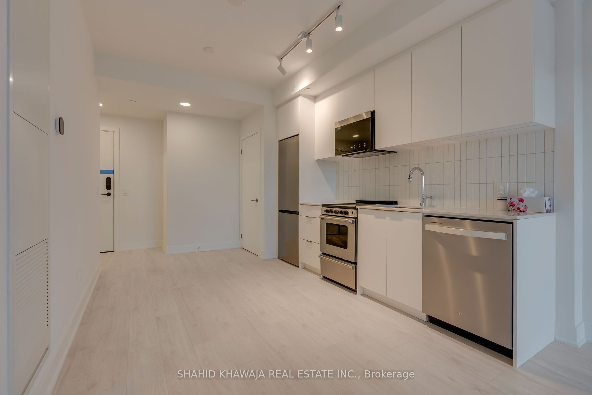 3008 William Cutmore Boulevard 621 Property Photo 8