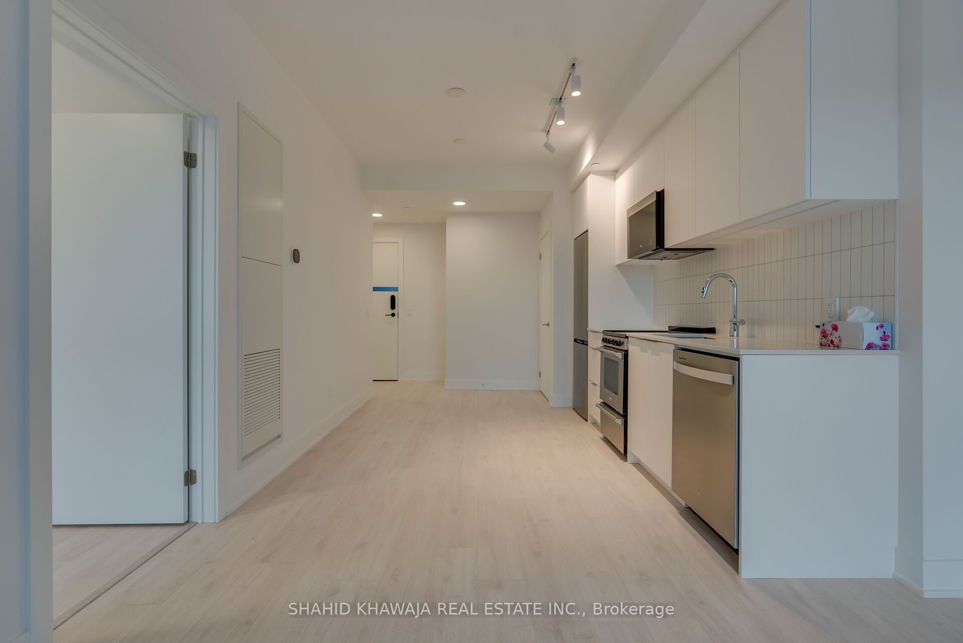 3008 William Cutmore Boulevard 621 Property Photo 11