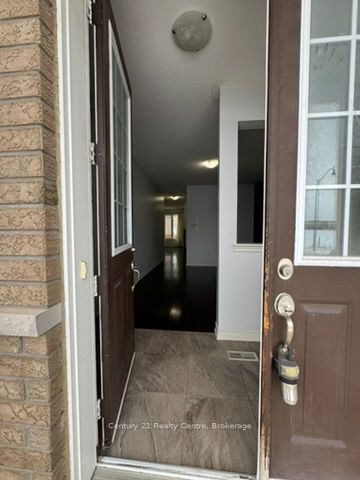 355 Royal West Drive W Property Photo 2