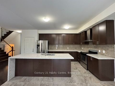 355 Royal West Drive W Property Photo 5