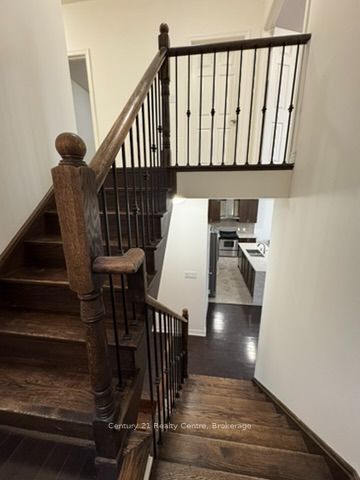 355 Royal West Drive W Property Photo 8