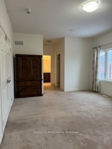 355 Royal West Drive W Property Photo 18