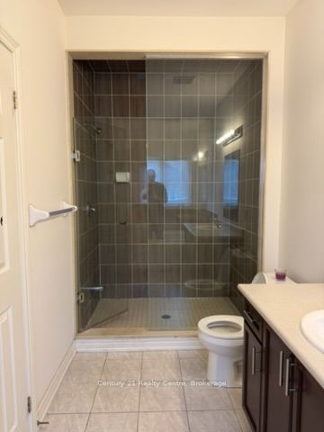 355 Royal West Drive W Property Photo 23