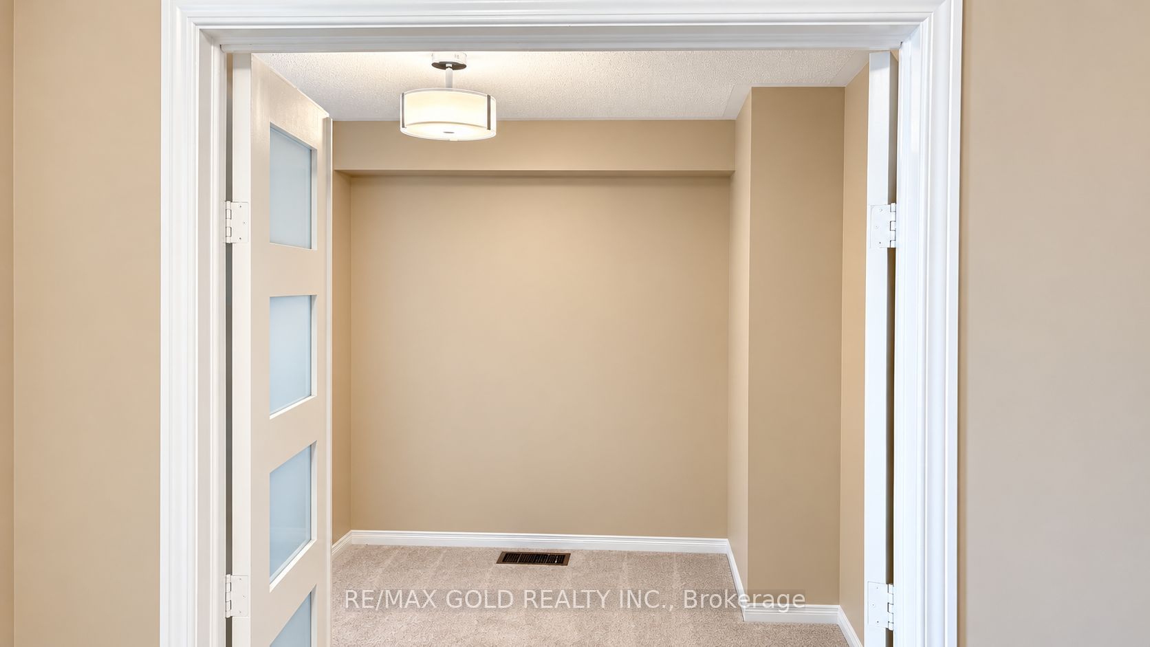 1058 Felicity Drive Property Photo 4