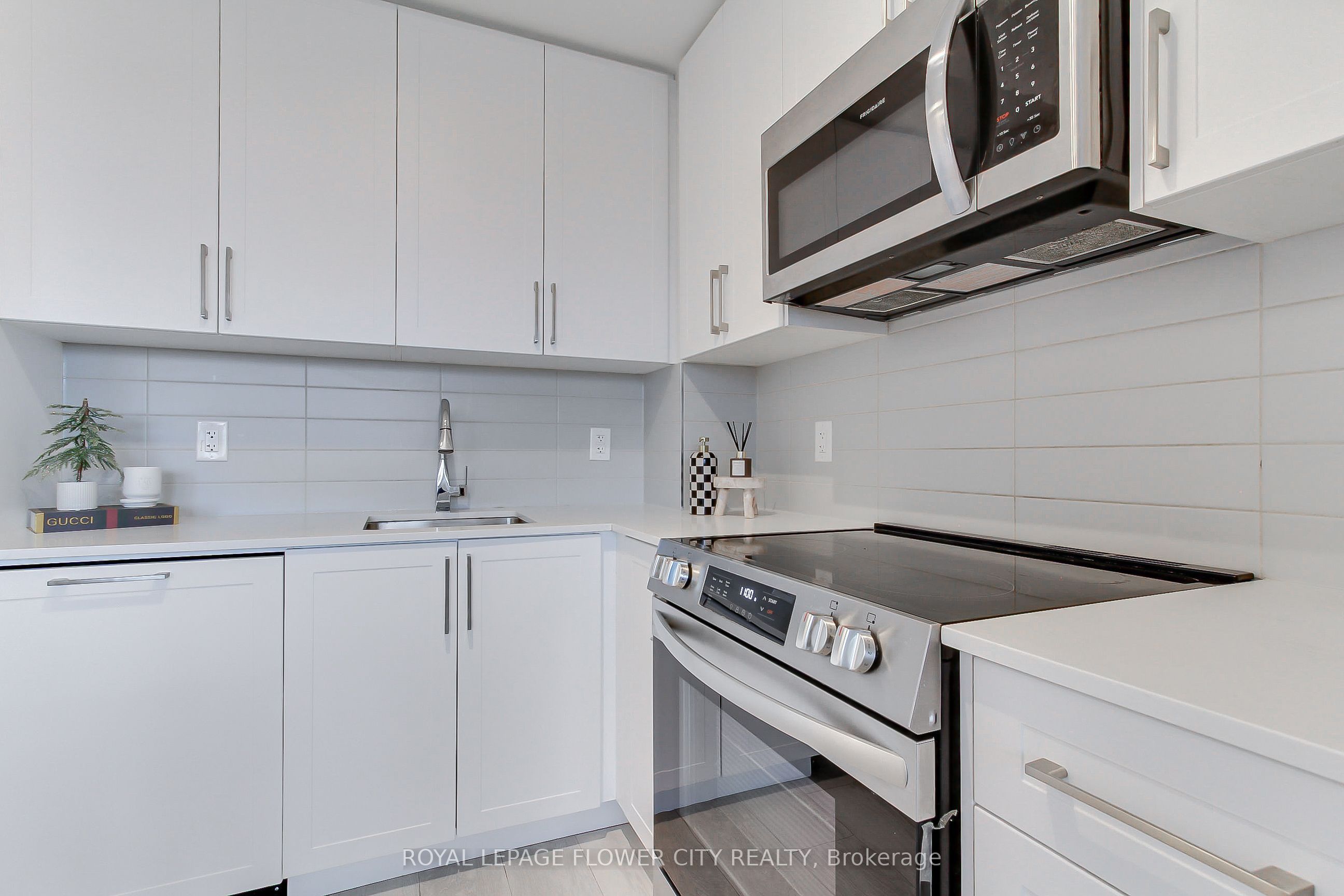 2450 Old Bronte Road 239 Property Photo 12