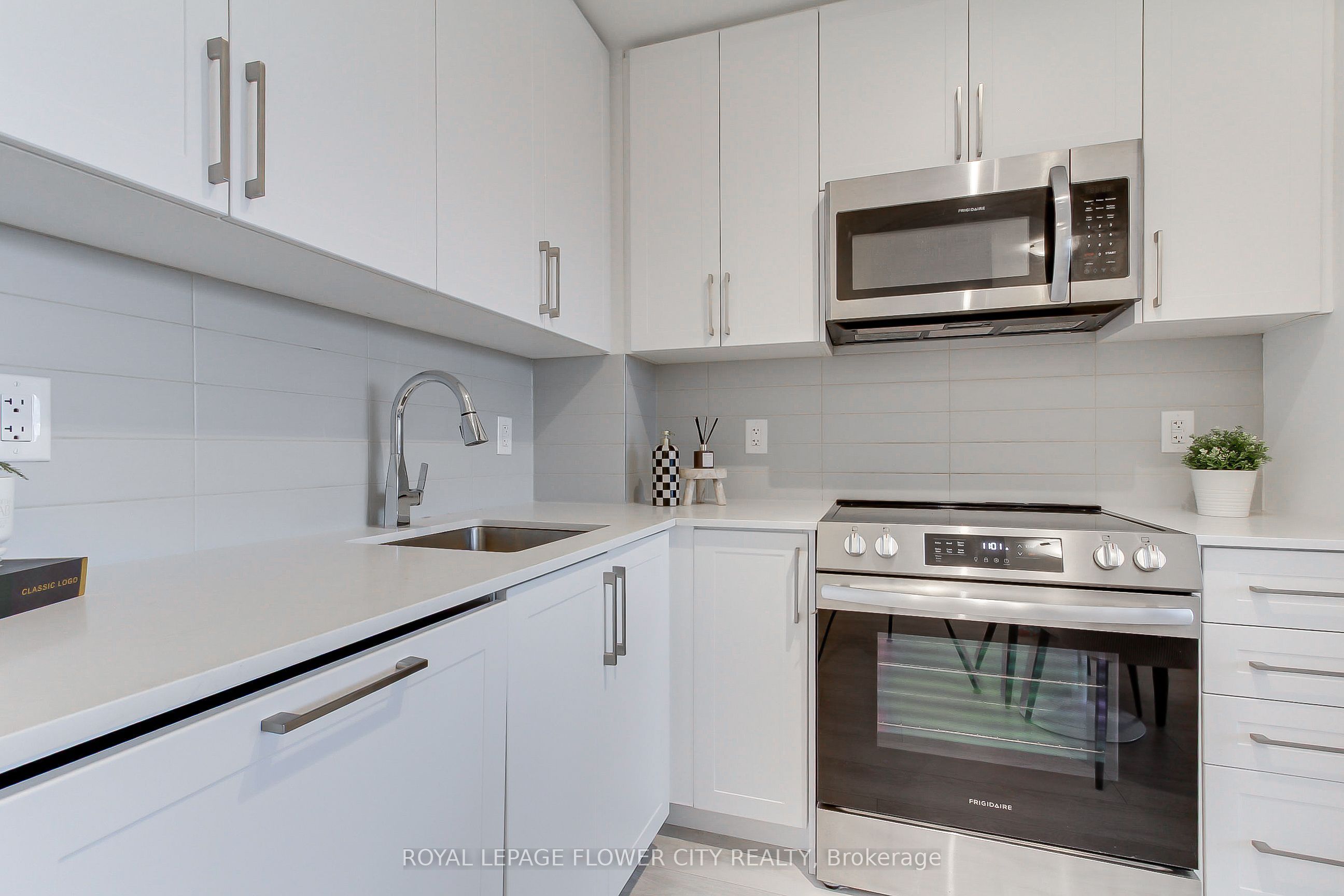 2450 Old Bronte Road 239 Property Photo 13