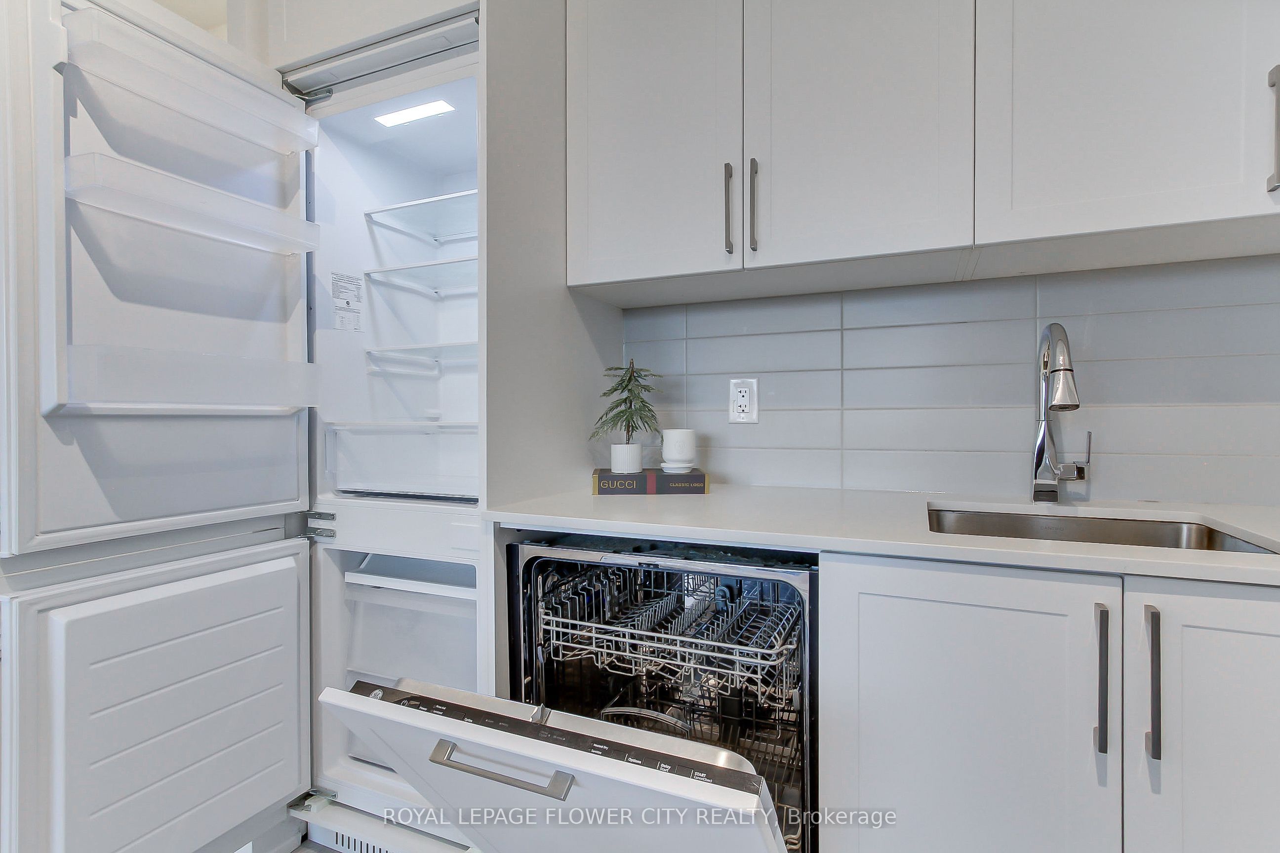 2450 Old Bronte Road 239 Property Photo 14