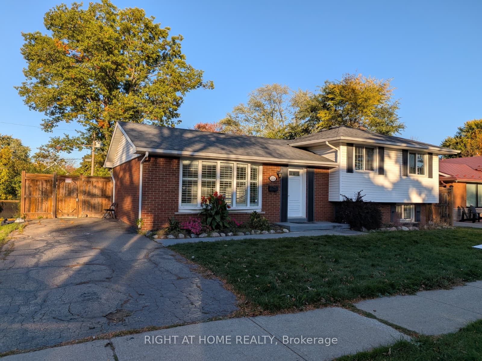 273 Kenwood Avenue Property Photo 3