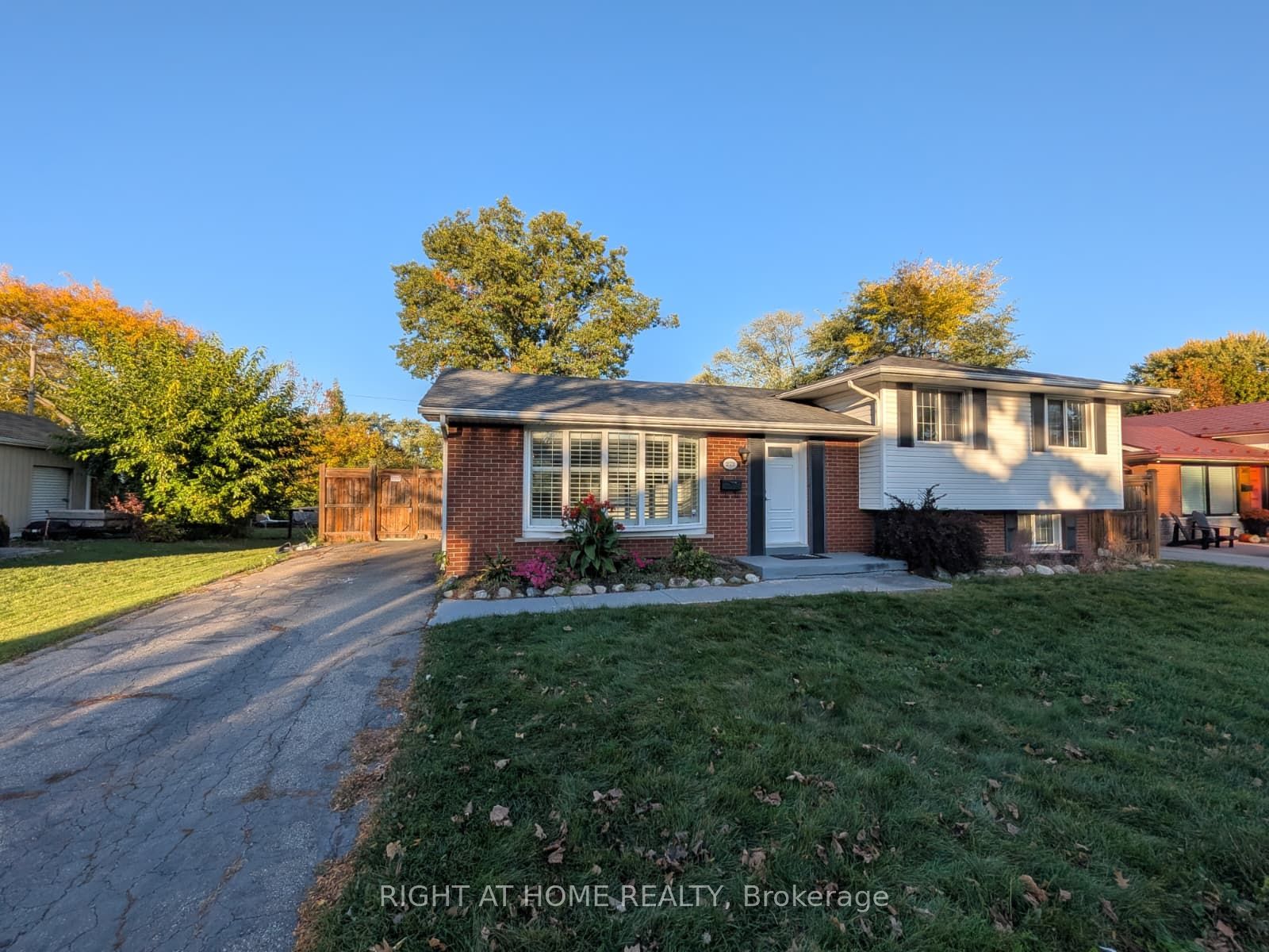 273 Kenwood Avenue Property Photo 4