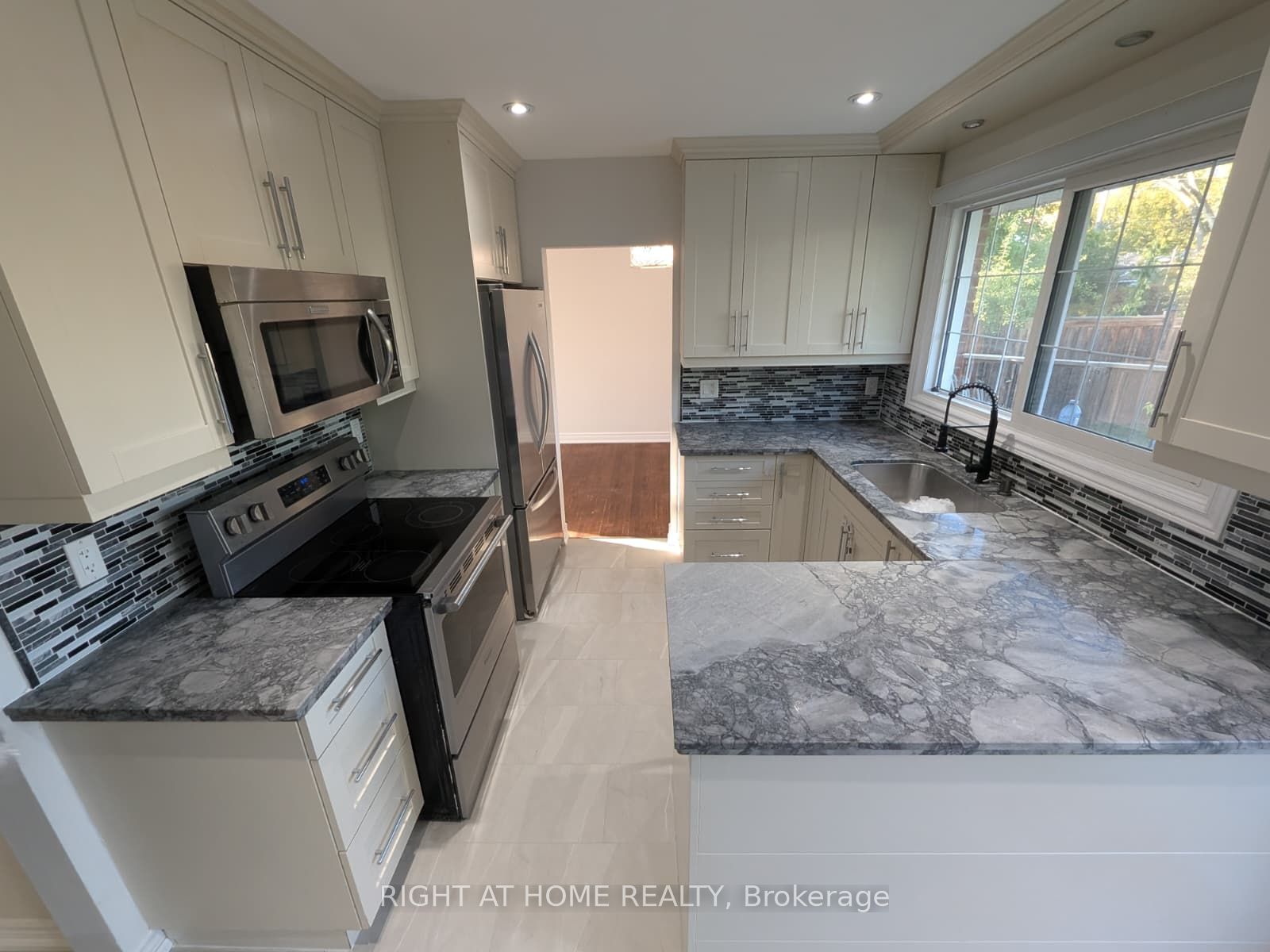 273 Kenwood Avenue Property Photo 6
