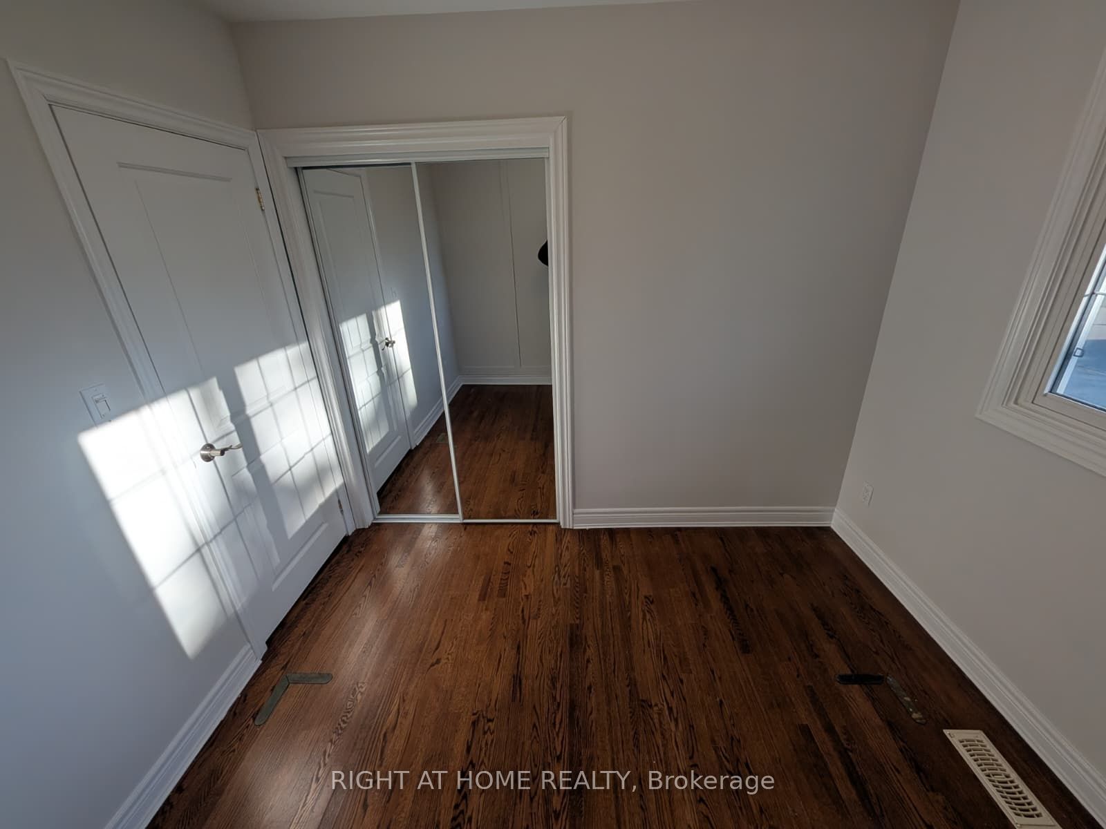 273 Kenwood Avenue Property Photo 18