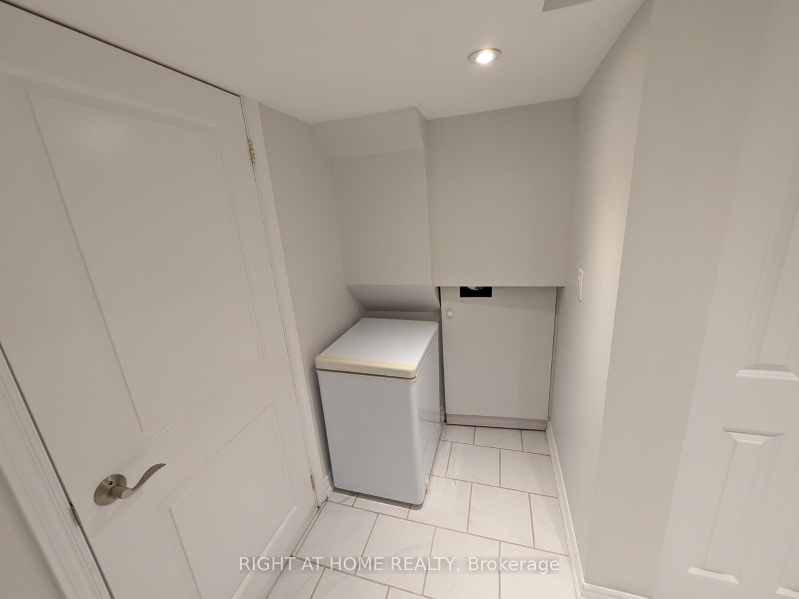 273 Kenwood Avenue Property Photo 24