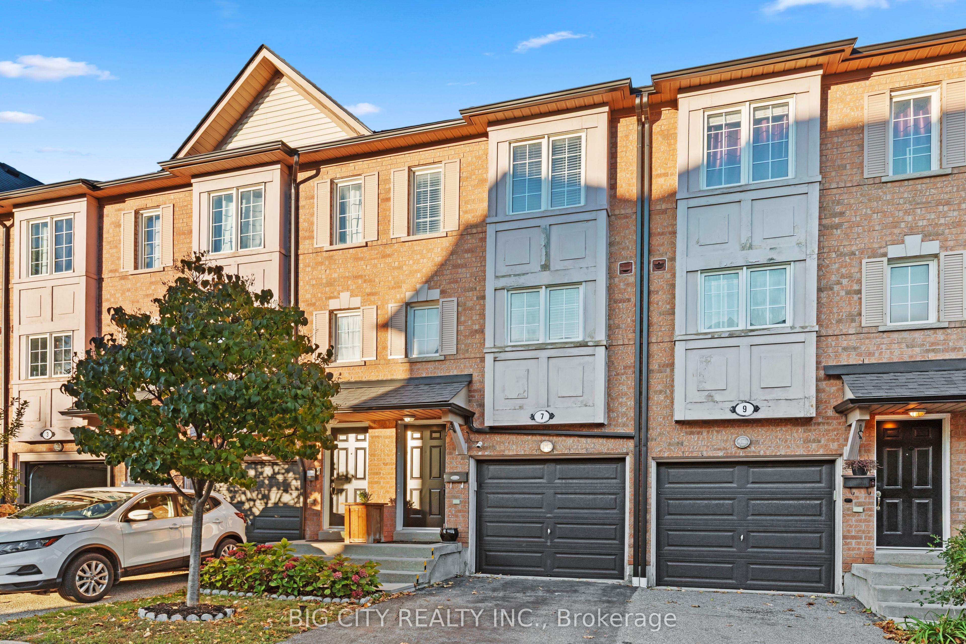 1128 Dundas Street W 7 Property Photo 1