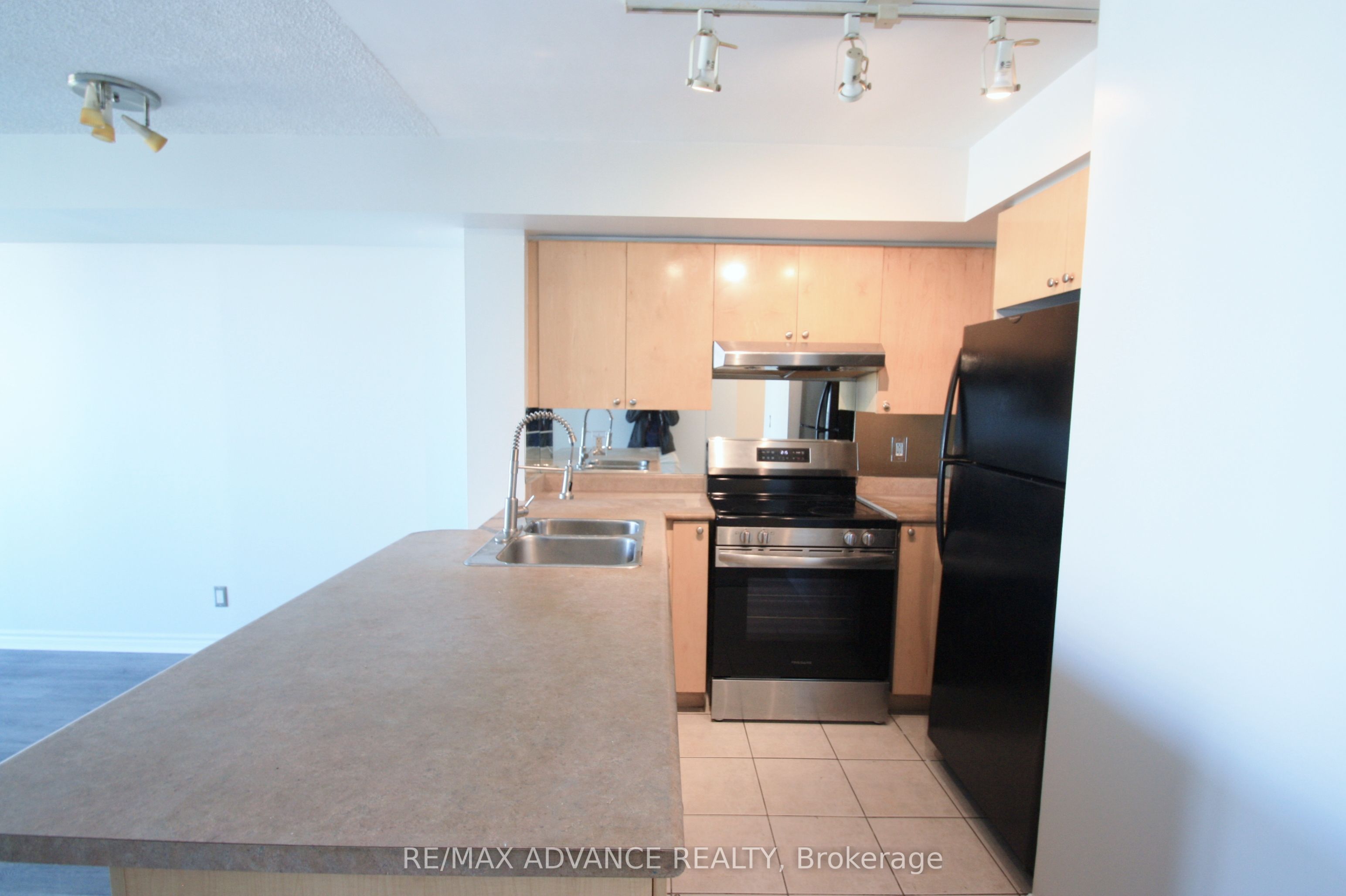 1 Elm Drive W 1601 Property Photo 1