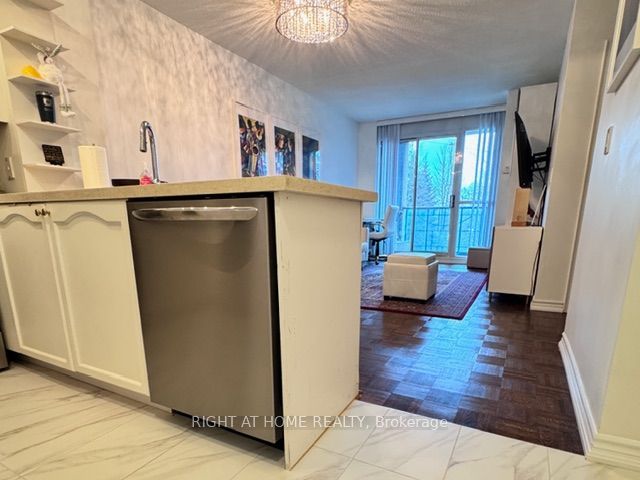 38 Fontenay Court Property Photo 5