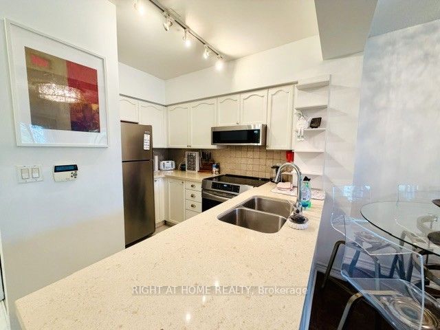 38 Fontenay Court Property Photo 6