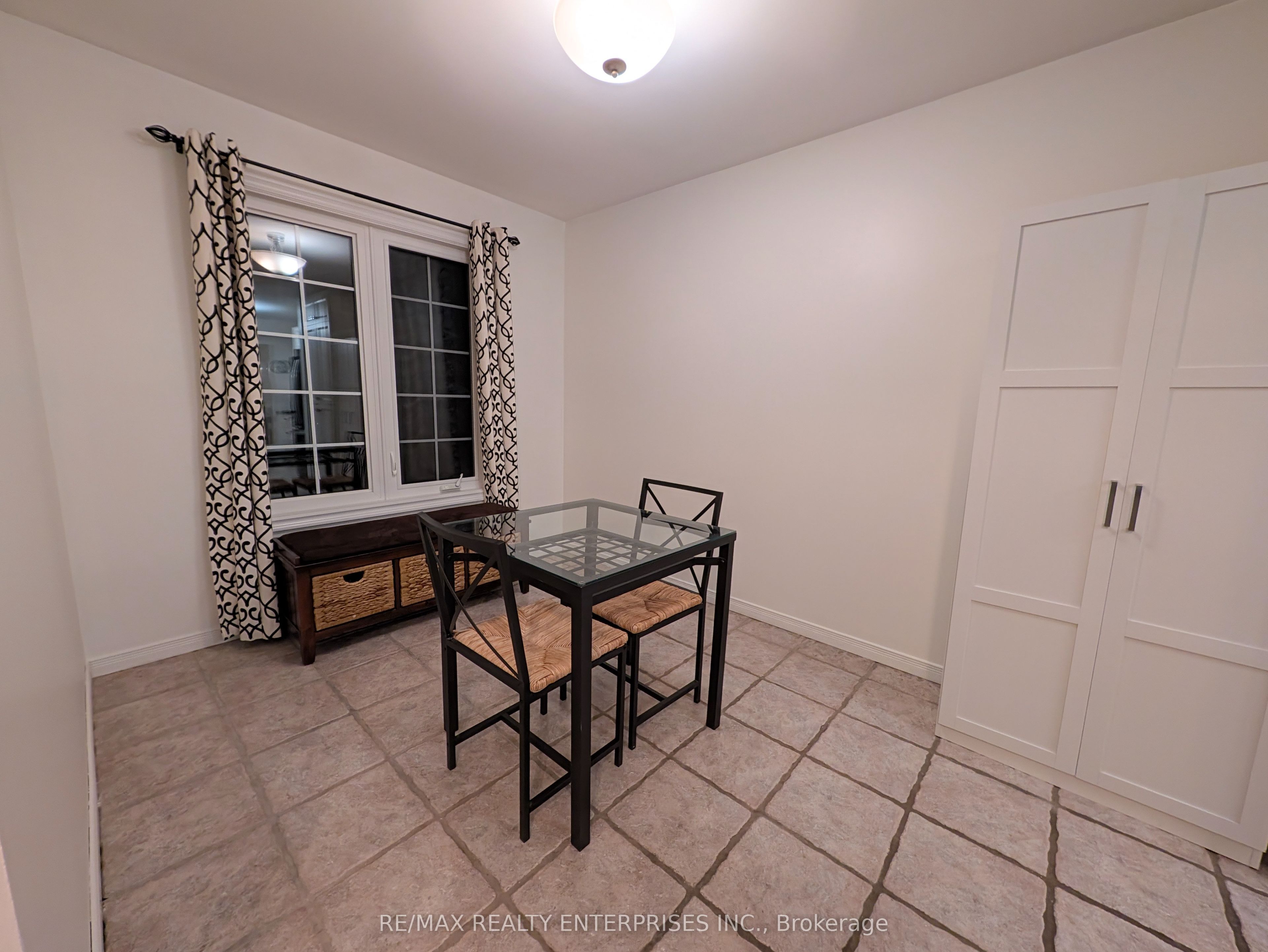 2055 Walkers Line 117 Property Photo 8